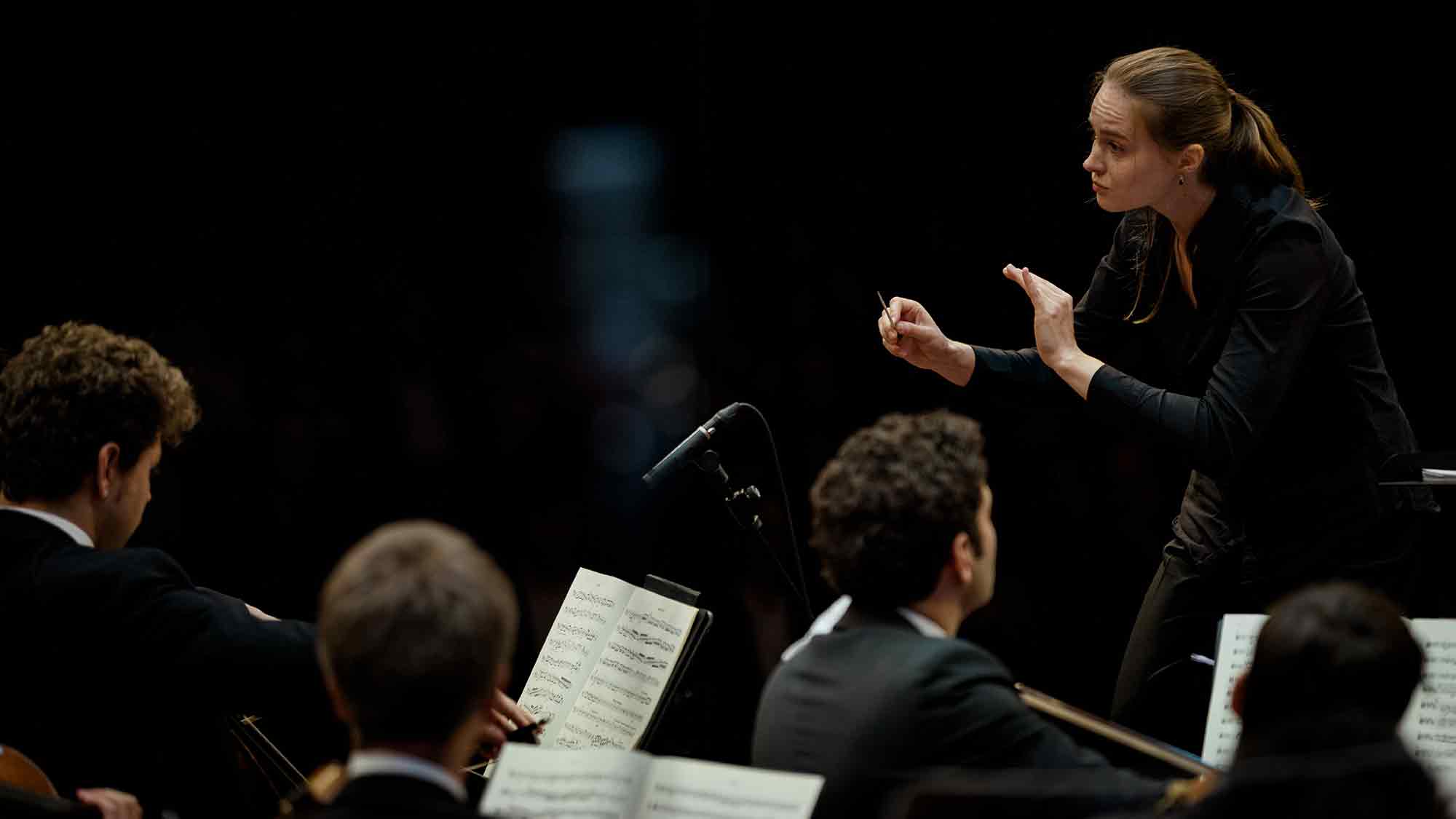 Staatsorchester Darmstadt: Dirigentin Izabelė Jankauskaitė und Cellist Bruno Philippe zu Gast beim 5. Sinfoniekonzert, 2. und 3. März 2025 Staatsorchester Darmstadt: Dirigentin Izabelė Jankauskaitė und Cellist Bruno Philippe zu Gast beim 5. Sinfoniekonzert, 2. und 3. März 2025