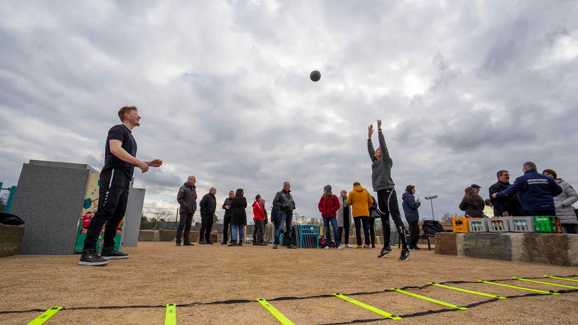 Mönchengladbach: Fitnesshügel mit Aussicht – jetzt individuelles Fitnesstraining im Campuspark möglich