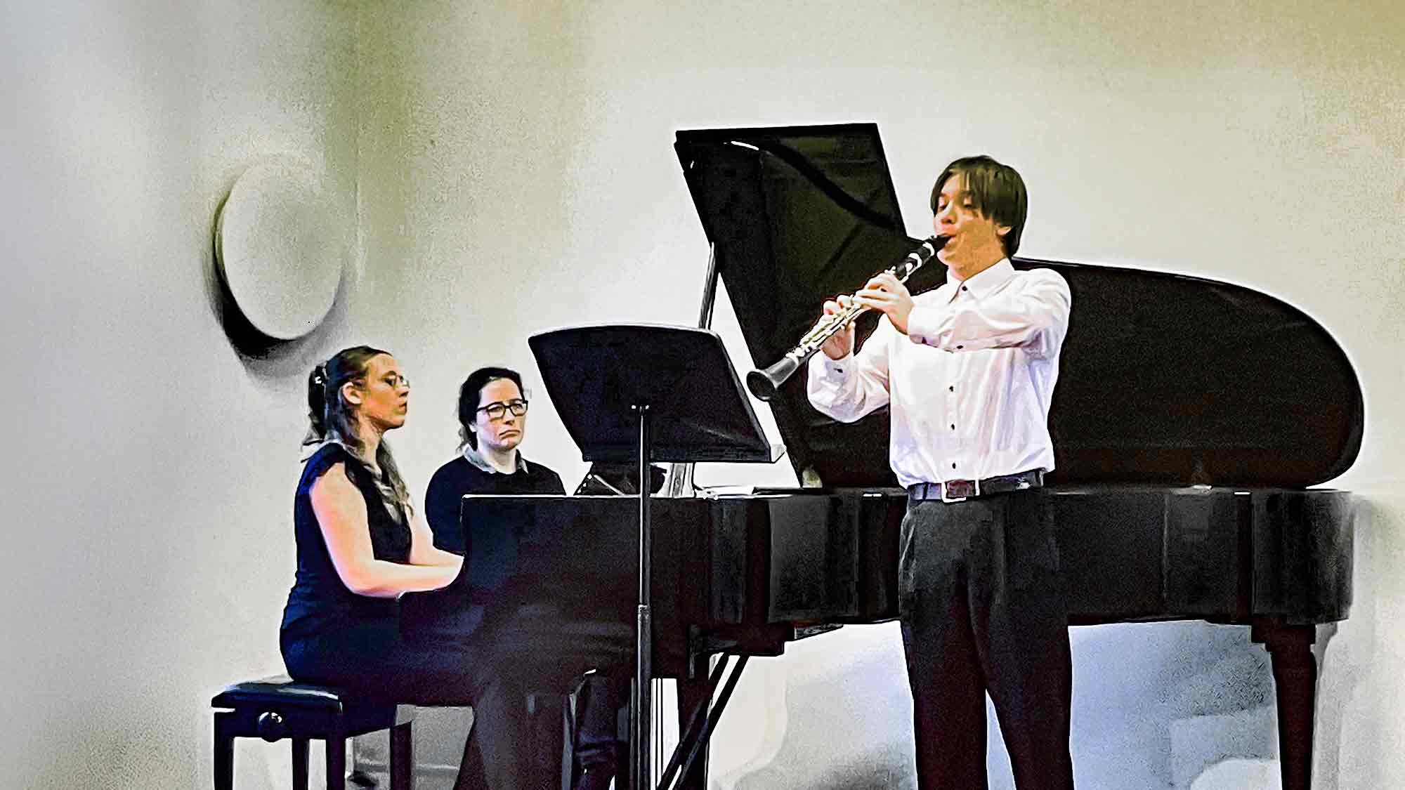 »Jugend musiziert«: zwei erste Preise in Essen – Schülerinnen und Schüler der Johannes Brahms Musikschule Detmold beim Landeswettbewerb erfolgreich »Jugend musiziert«: zwei erste Preise in Essen – Schülerinnen und Schüler der Johannes Brahms Musikschule Detmold beim Landeswettbewerb erfolgreich