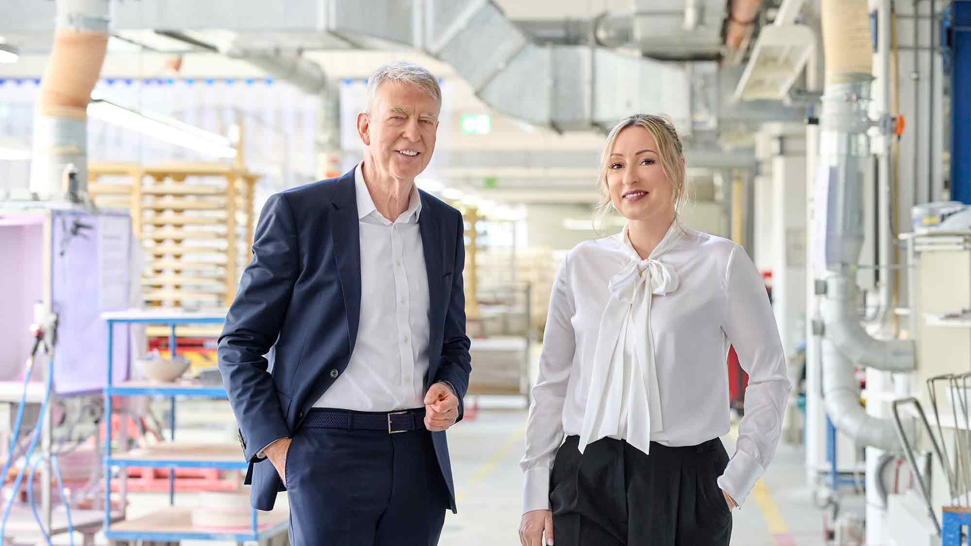 Staffelstabübergabe bei der Porzellanmanufaktur Fürstenberg: André Neiß übergibt Geschäftsführung an Cornelia Abbé Staffelstabübergabe bei der Porzellanmanufaktur Fürstenberg: André Neiß übergibt Geschäftsführung an Cornelia Abbé