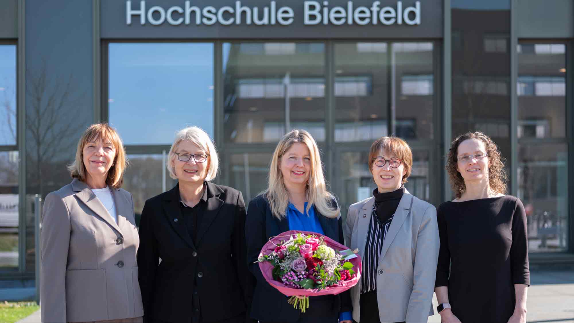 Prof. Dr. Michaela Hoke zur neuen HSBI Vizepräsidentin für Wirtschaftsverwaltung und Personalverwaltung ab 1. September 2025 gewählt Prof. Dr. Michaela Hoke zur neuen HSBI Vizepräsidentin für Wirtschaftsverwaltung und Personalverwaltung ab 1. September 2025 gewählt