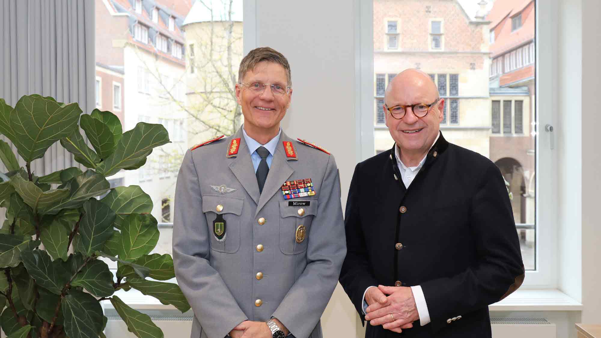 Münsters Oberbürgermeister Markus Lewe empfängt neuen Kommandeur des Deutsch Niederländischen Corps
