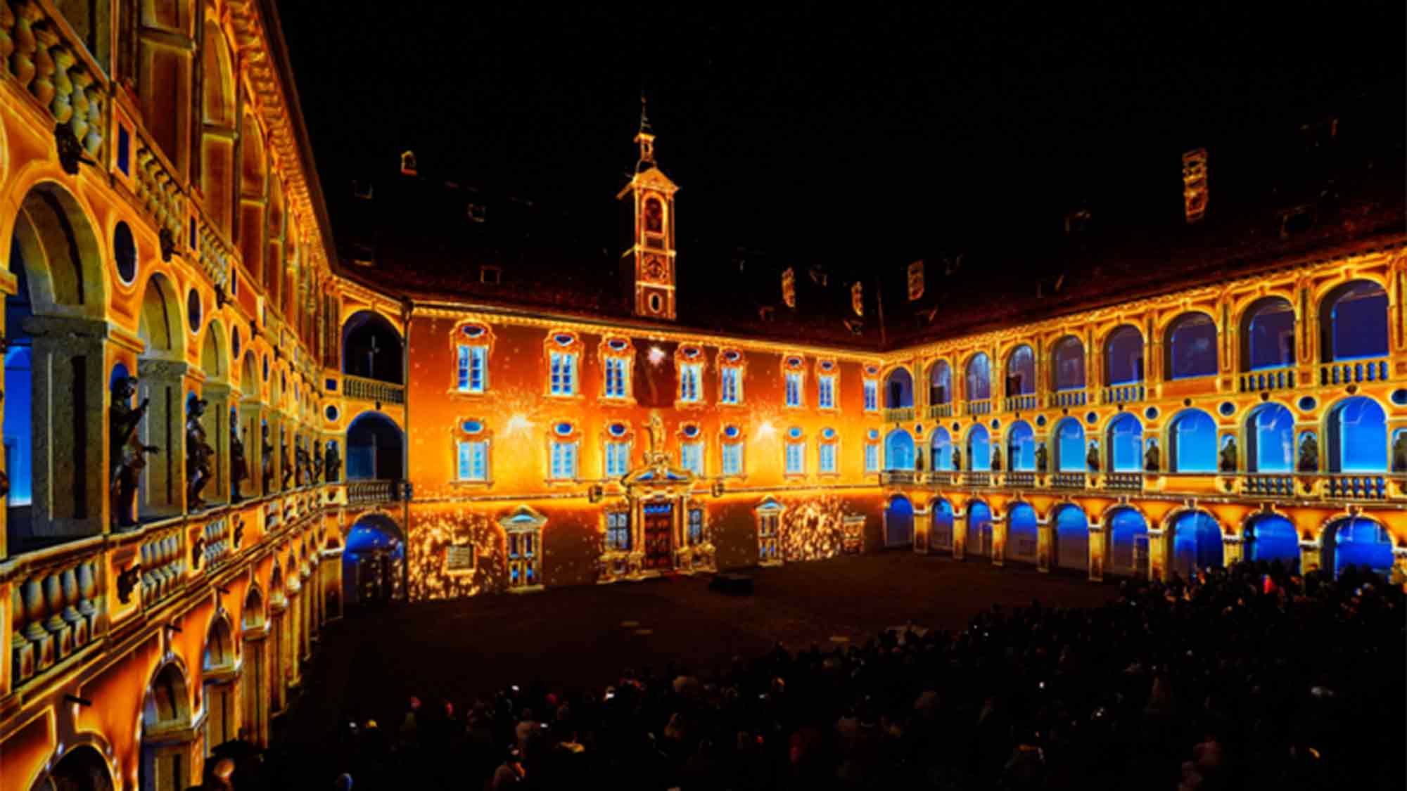 Brixen feiert 10 Jahre Lichtshow und Musikshow mit einem Soundtrack von Giorgio Moroder – und gratuliert ihm zum 85. Geburtstag Brixen feiert 10 Jahre Lichtshow und Musikshow mit einem Soundtrack von Giorgio Moroder – und gratuliert ihm zum 85. Geburtstag