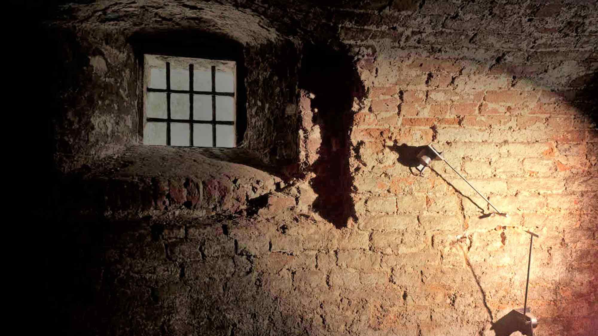 Aufklärungsarbeit im Schaufenster Stadtgeschichte und Führungen zu Zwinger, Täuferreich und Münsters Malerinnen Aufklärungsarbeit im Schaufenster Stadtgeschichte und Führungen zu Zwinger, Täuferreich und Münsters Malerinnen