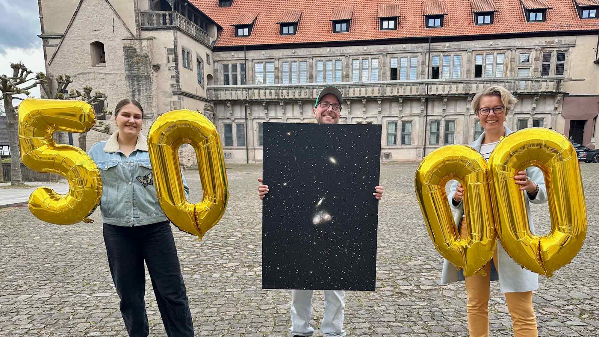 Astronomie Ausstellung im Weserrenaissance Museum Schloss Brake entpuppt sich als Publikumsmagnet – 5.000. Besucherin begrüßt Astronomie Ausstellung im Weserrenaissance Museum Schloss Brake entpuppt sich als Publikumsmagnet – 5.000. Besucherin begrüßt