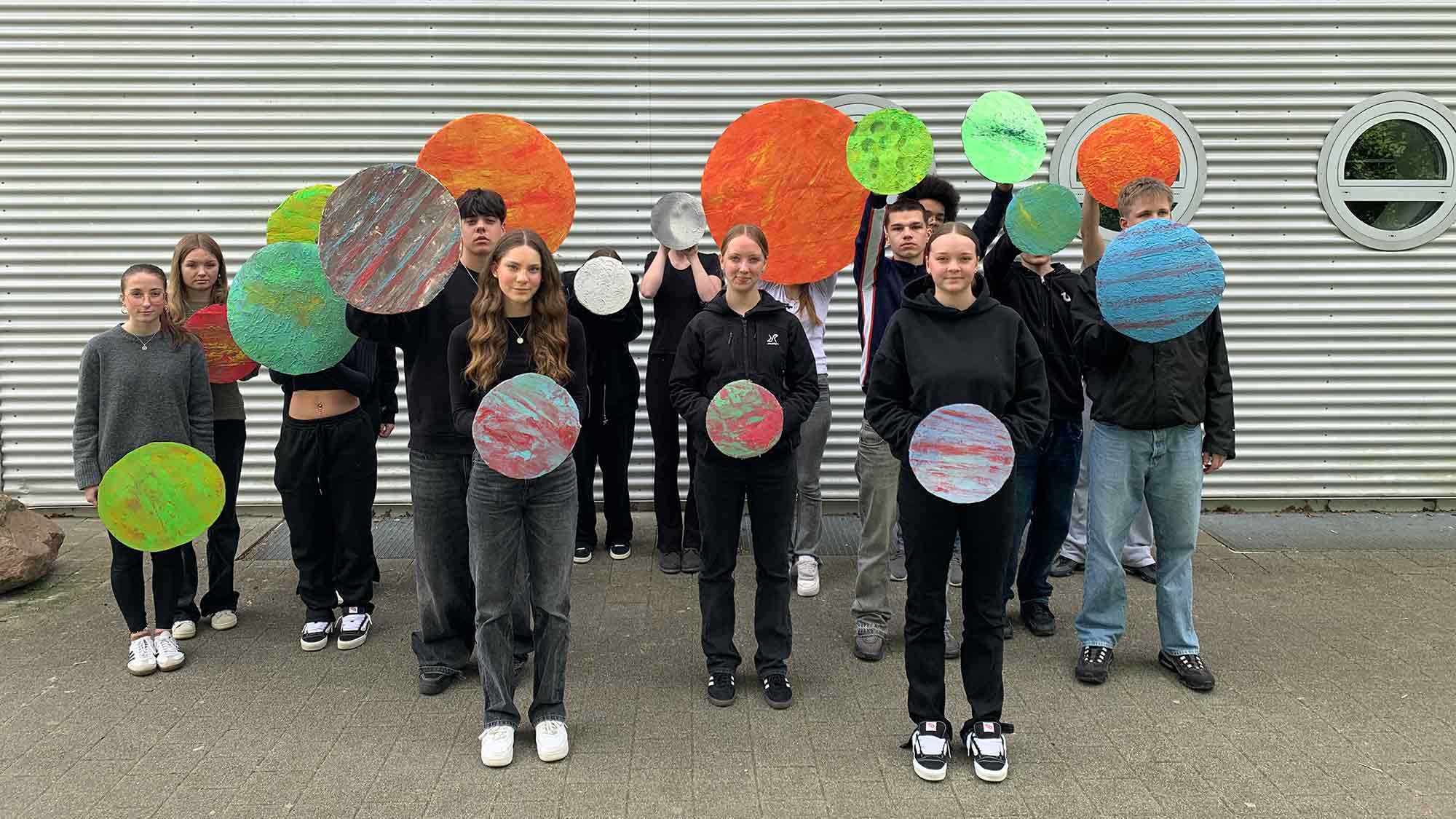 Weserrenaissance Museum Schloss Brake: Schüler lassen sich von Astronomie Ausstellung inspirieren, 25. Mai 2025 Weserrenaissance Museum Schloss Brake: Schüler lassen sich von Astronomie Ausstellung inspirieren, 25. Mai 2025