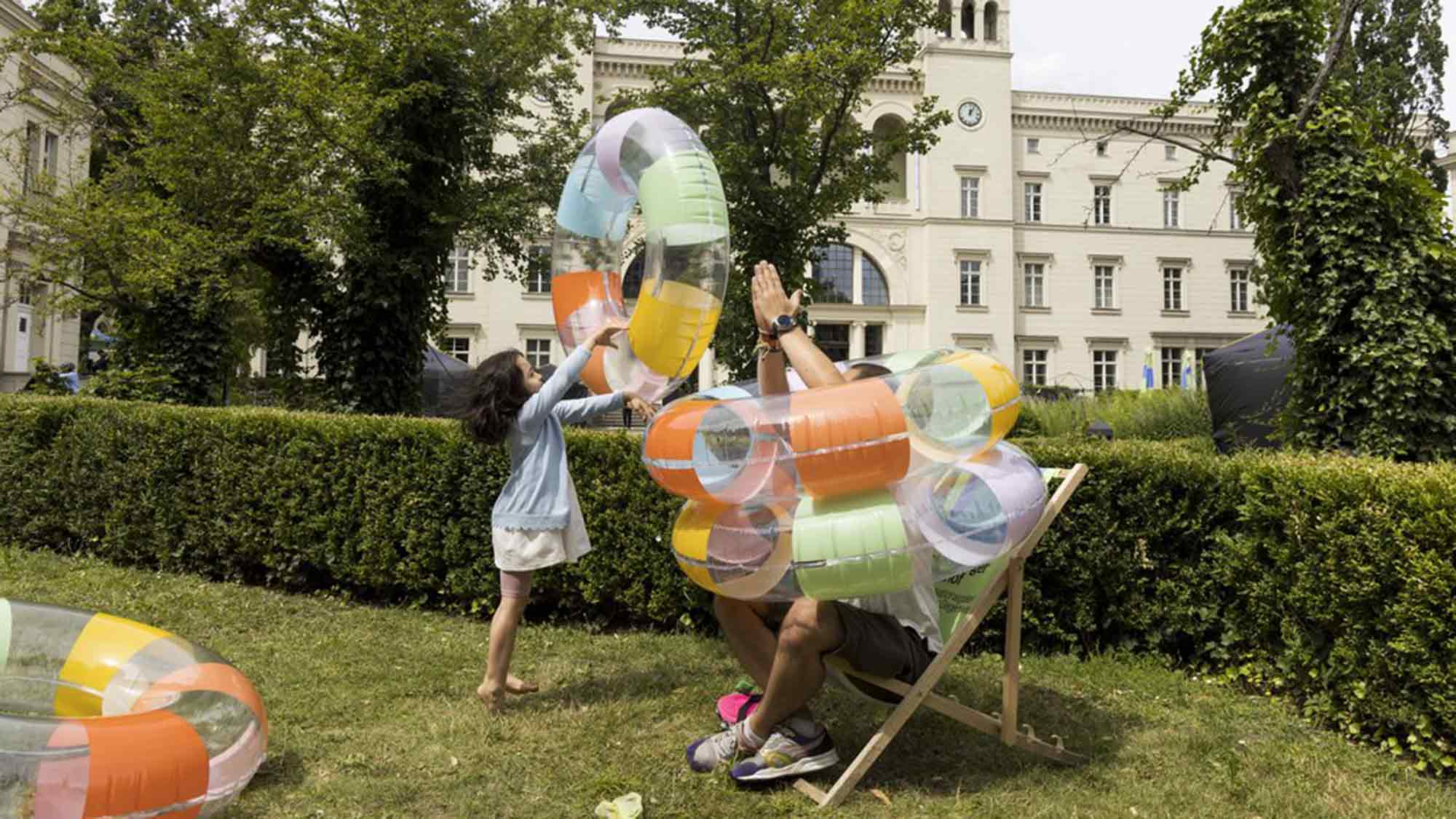 Hamburger Bahnhof – Nationalgalerie der Gegenwart: Volkswagen Group »Art4All« Family Sundays im Sommer Hamburger Bahnhof – Nationalgalerie der Gegenwart: Volkswagen Group »Art4All« Family Sundays im Sommer