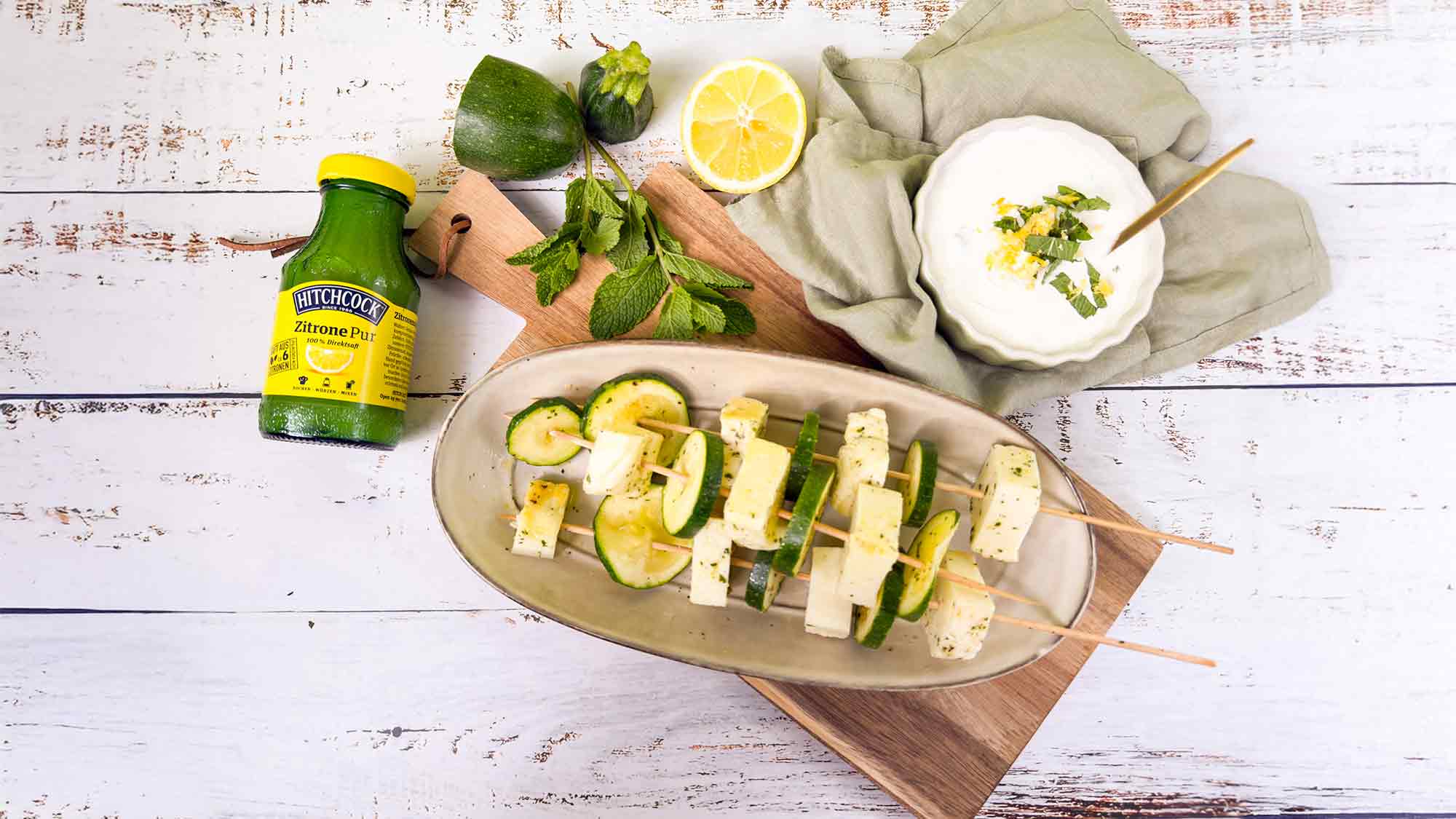 Rezepte für Gütersloh: Halloumi Zucchini Spieße mit Zitronen Joghurt Dip und Hitchcock Zitronensaft Rezepte für Gütersloh: Halloumi Zucchini Spieße mit Zitronen Joghurt Dip und Hitchcock Zitronensaft