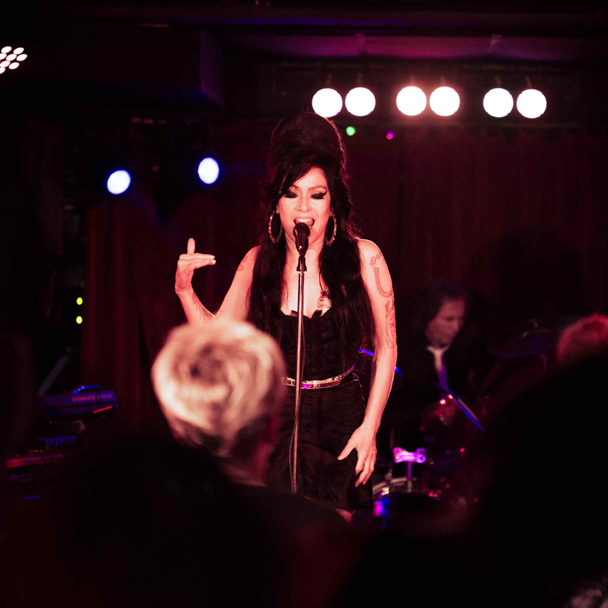 Rachel Hiew als Amy Winehouse im Heinz Hilpert Theater Lünen, 30. November 2025 Rachel Hiew als Amy Winehouse im Heinz Hilpert Theater Lünen, 30. November 2025