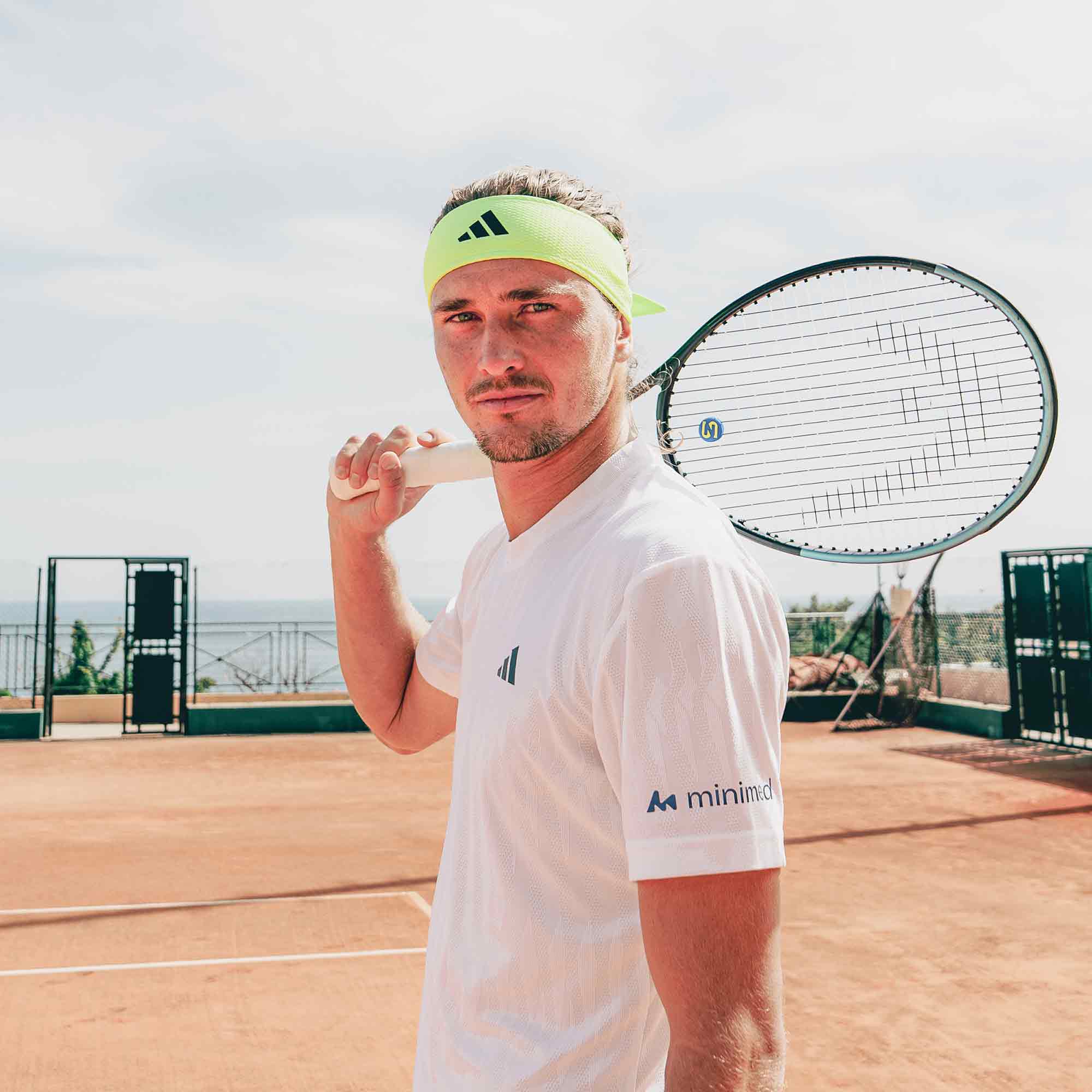 Medtronic Diabetes und Tennisprofi Alexander Zverev setzen sich gemeinsam für ein grenzenloses Leben für Menschen mit Diabetes ein