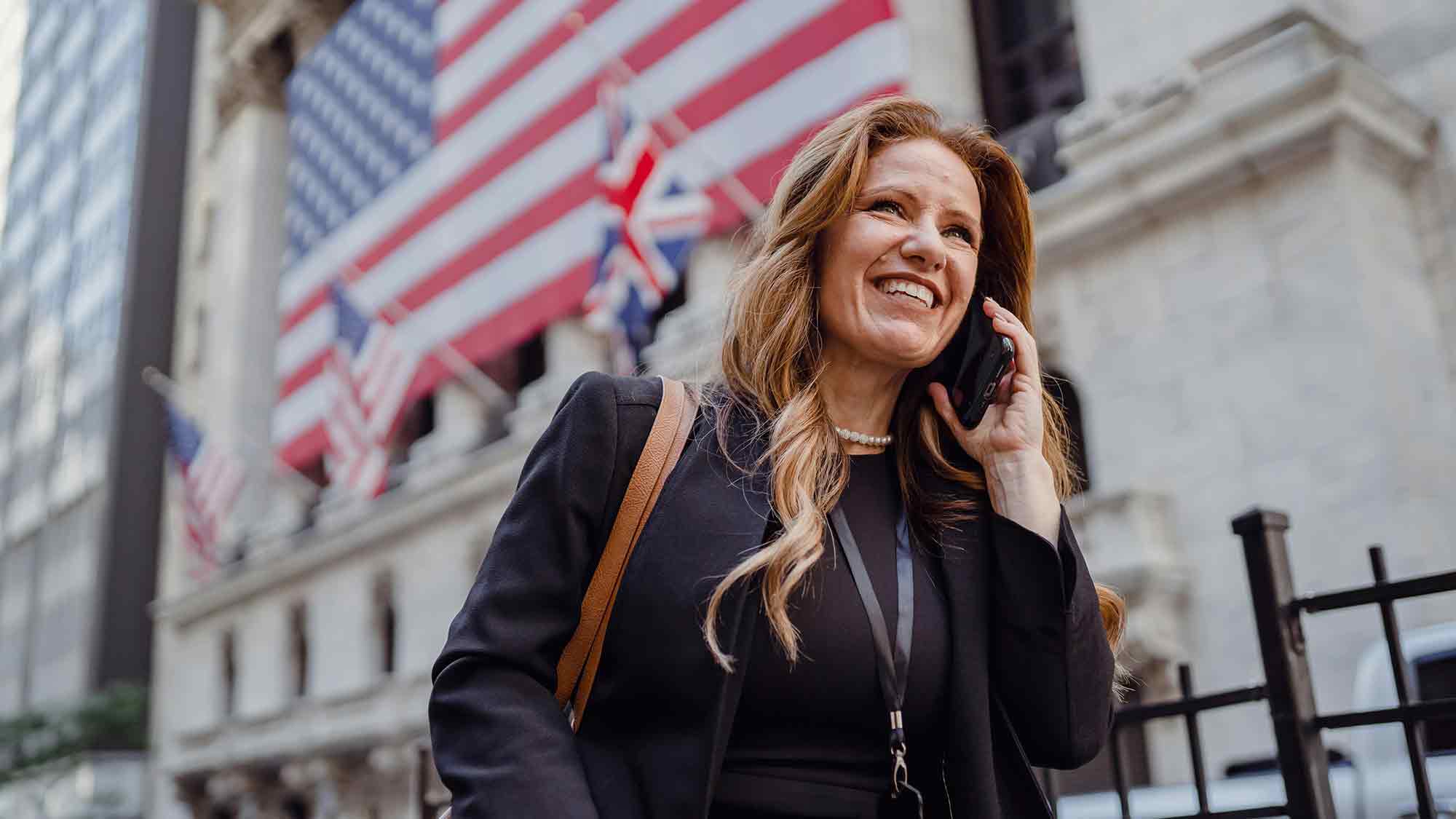 Stimmung der Kleinanleger zeigt Durchhaltevermögen, während Institutionen sich 2025 von der Volatilität an der Wall Street zurückziehen