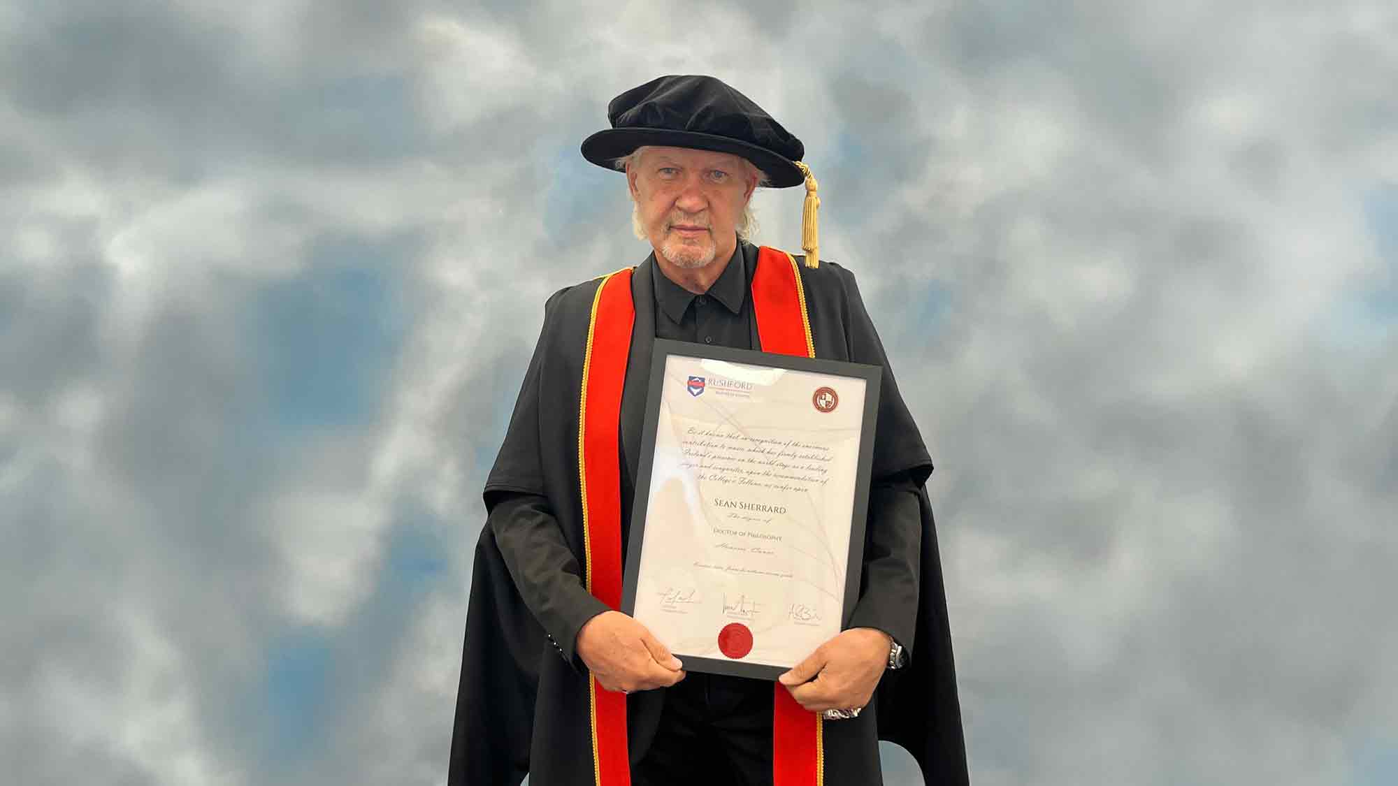 Johnny Logan erhält Ehrendoktorwürde vom Rushford Business School Genf in Kooperation mit dem Longford International College in Dublin Johnny Logan erhält Ehrendoktorwürde vom Rushford Business School Genf in Kooperation mit dem Longford International College in Dublin