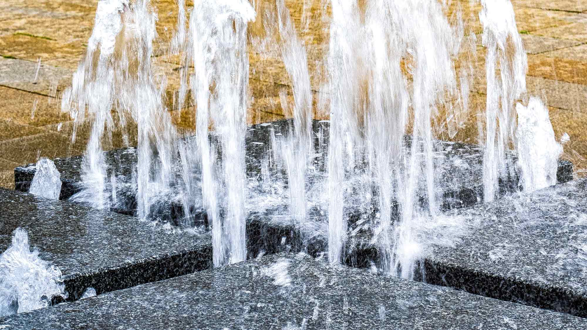 Wasserspiel auf dem Berliner Platz Gütersloh Wasserspiel auf dem Berliner Platz Gütersloh