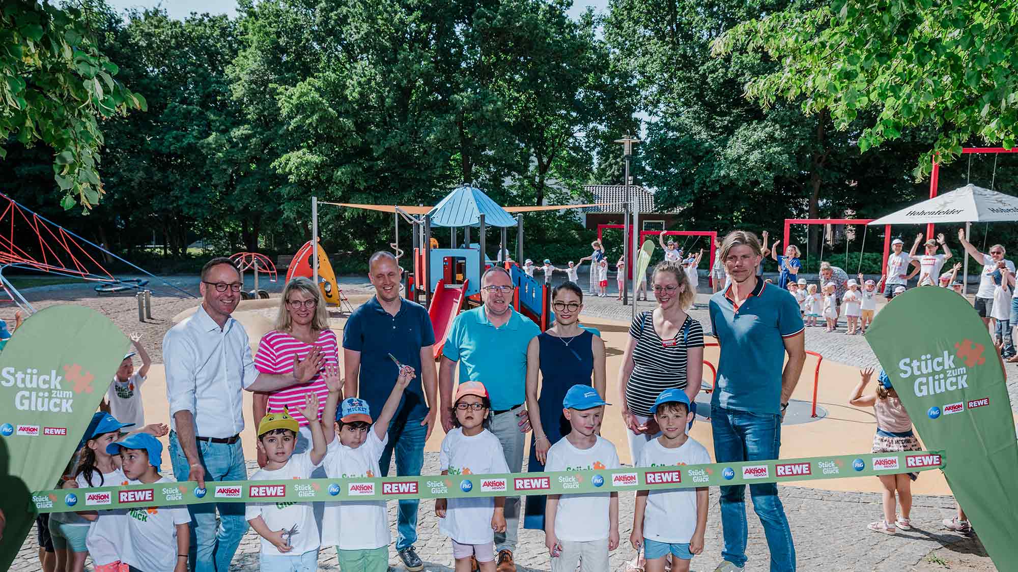 Alle spielen gemeinsam – Initiative Stück zum Glück eröffnet inklusiven Spielplatz im Flora Westfalica Park Alle spielen gemeinsam – Initiative Stück zum Glück eröffnet inklusiven Spielplatz im Flora Westfalica Park