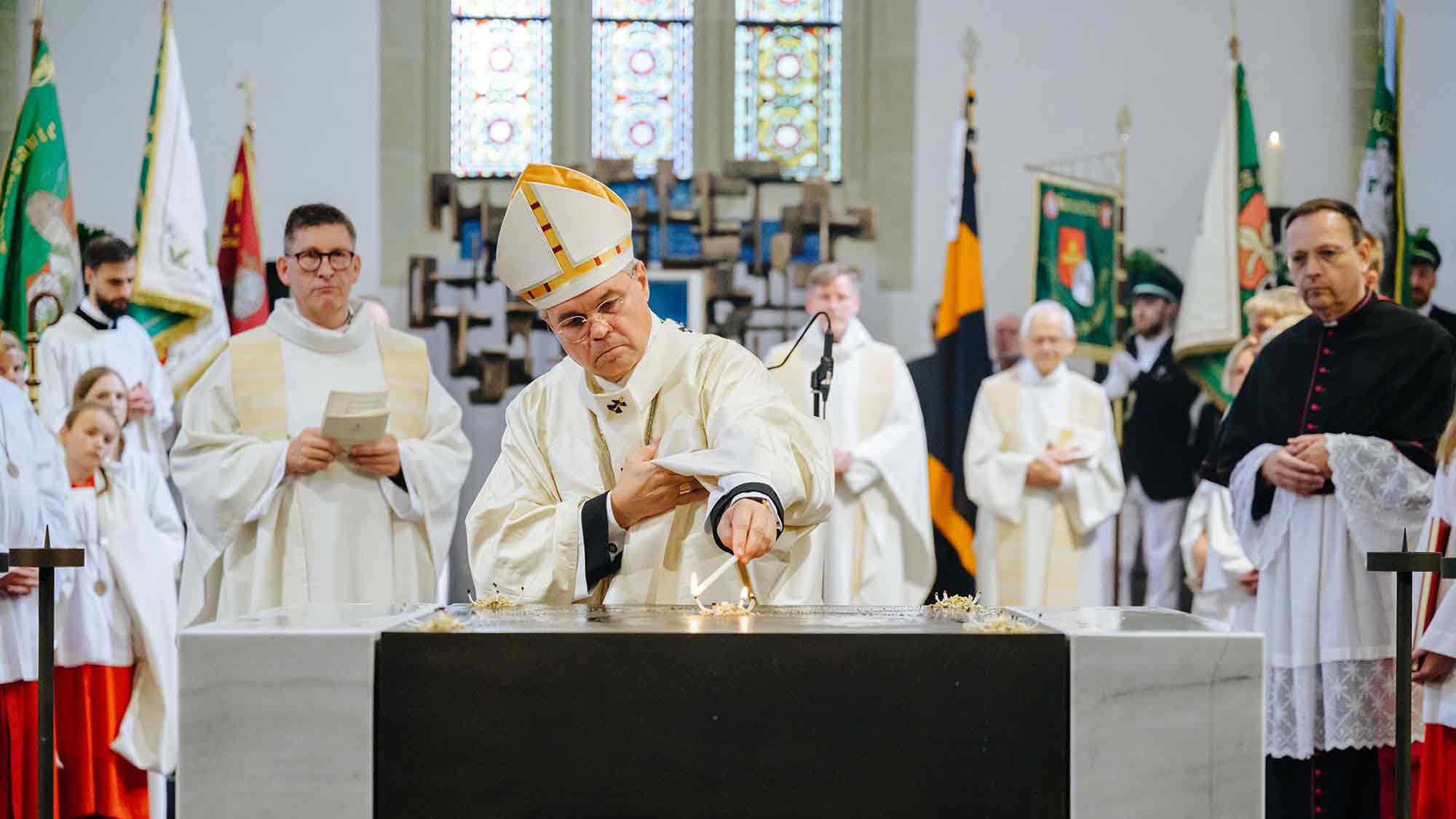 Ein verlässlicher Ort – Wiedereröffnung der Salzkottener Pfarrkirche Sankt Johannes Enthauptung Ein verlässlicher Ort – Wiedereröffnung der Salzkottener Pfarrkirche Sankt Johannes Enthauptung