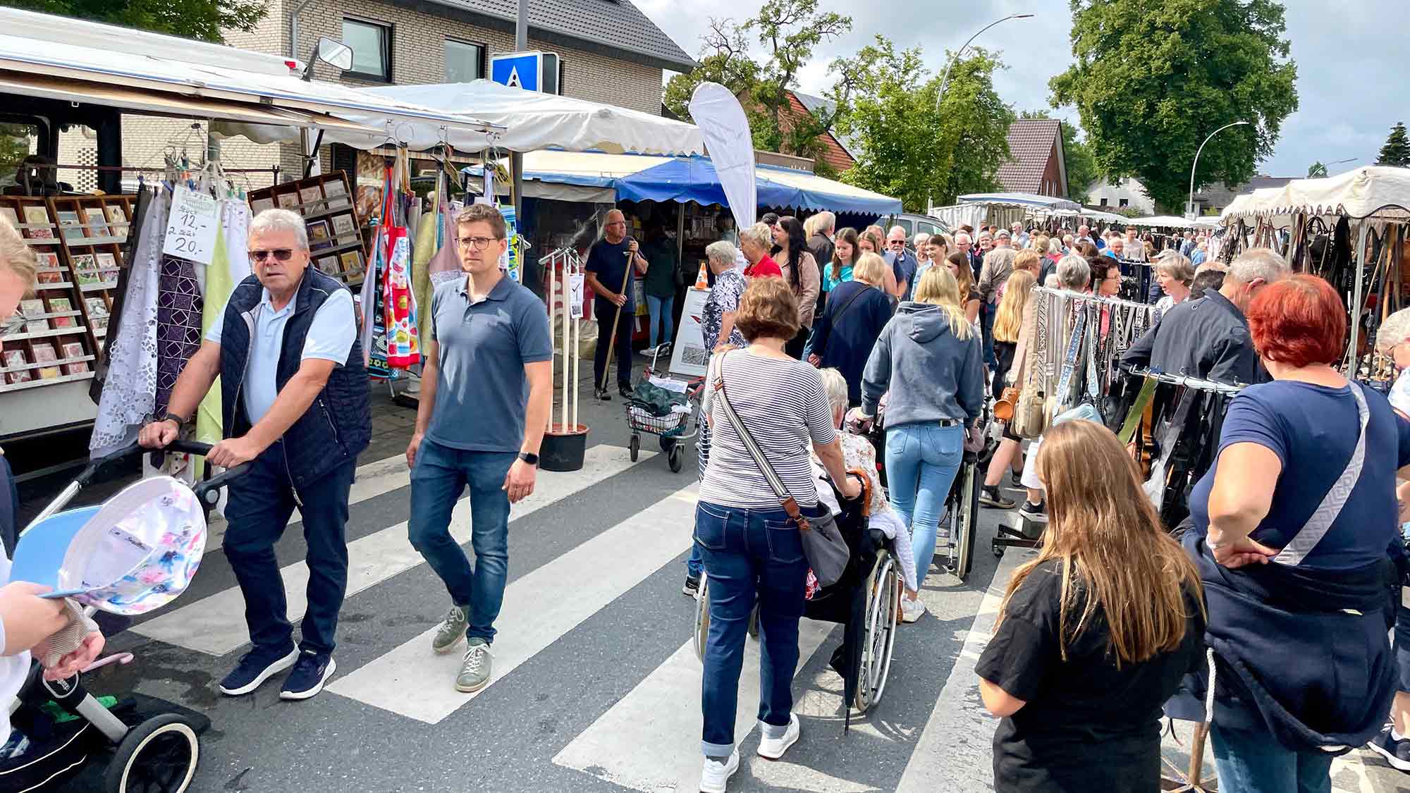 Trödelmarkt wandert zur »Neuen Mitte« – Jakobimarkt in Rietberg Mastholte am Mittwoch, 23. Juli 2025 Trödelmarkt wandert zur »Neuen Mitte« – Jakobimarkt in Rietberg Mastholte am Mittwoch, 23. Juli 2025