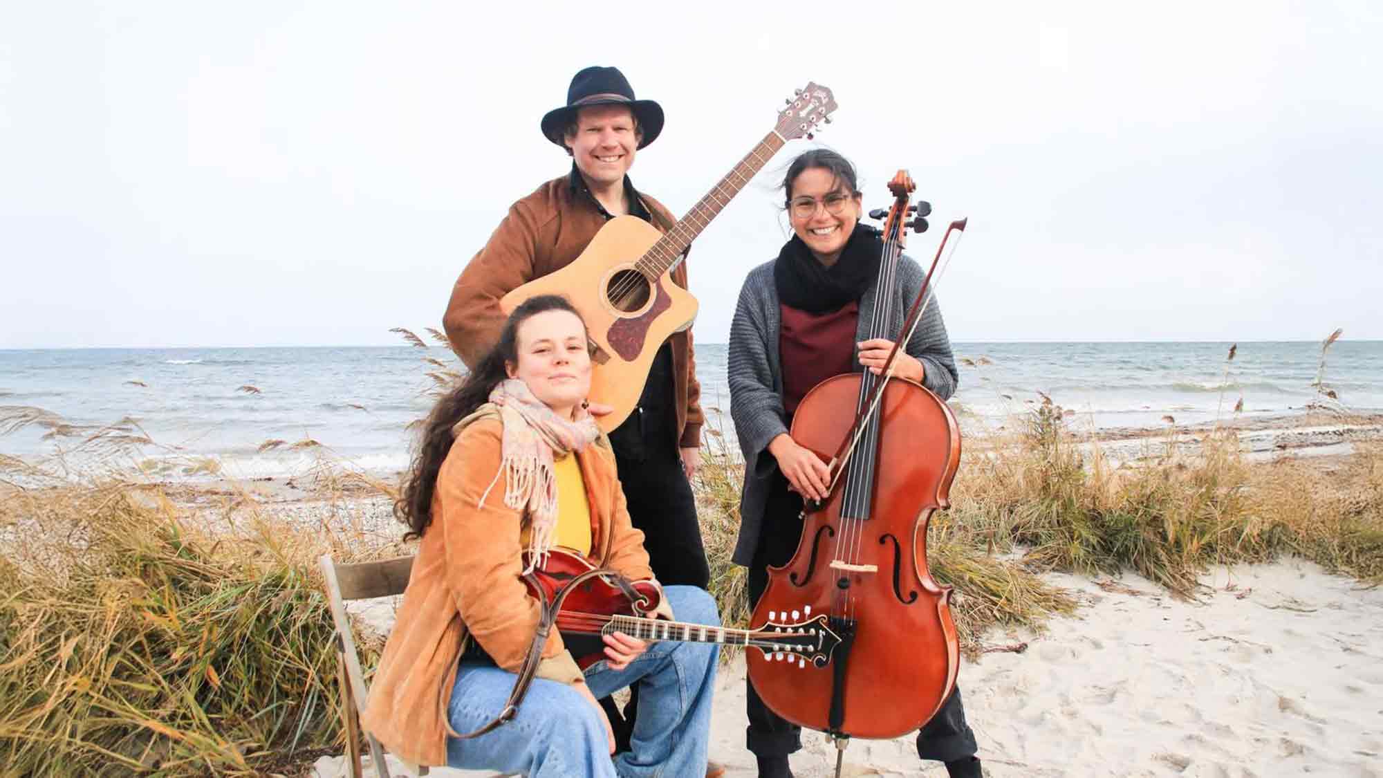 Weltstadtmusik im Wapelbad Gütersloh – feinster Hollerfolk mit dem Trio &raquo;Elderland&laquo;, 3. August 2025