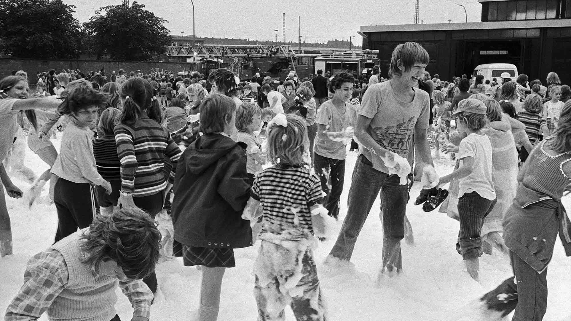 Sommerhits für Kids und eine Schaumballschlacht im Schaufenster Stadtgeschichte, Programm des Stadtmuseums Münster Sommerhits für Kids und eine Schaumballschlacht im Schaufenster Stadtgeschichte, Programm des Stadtmuseums Münster