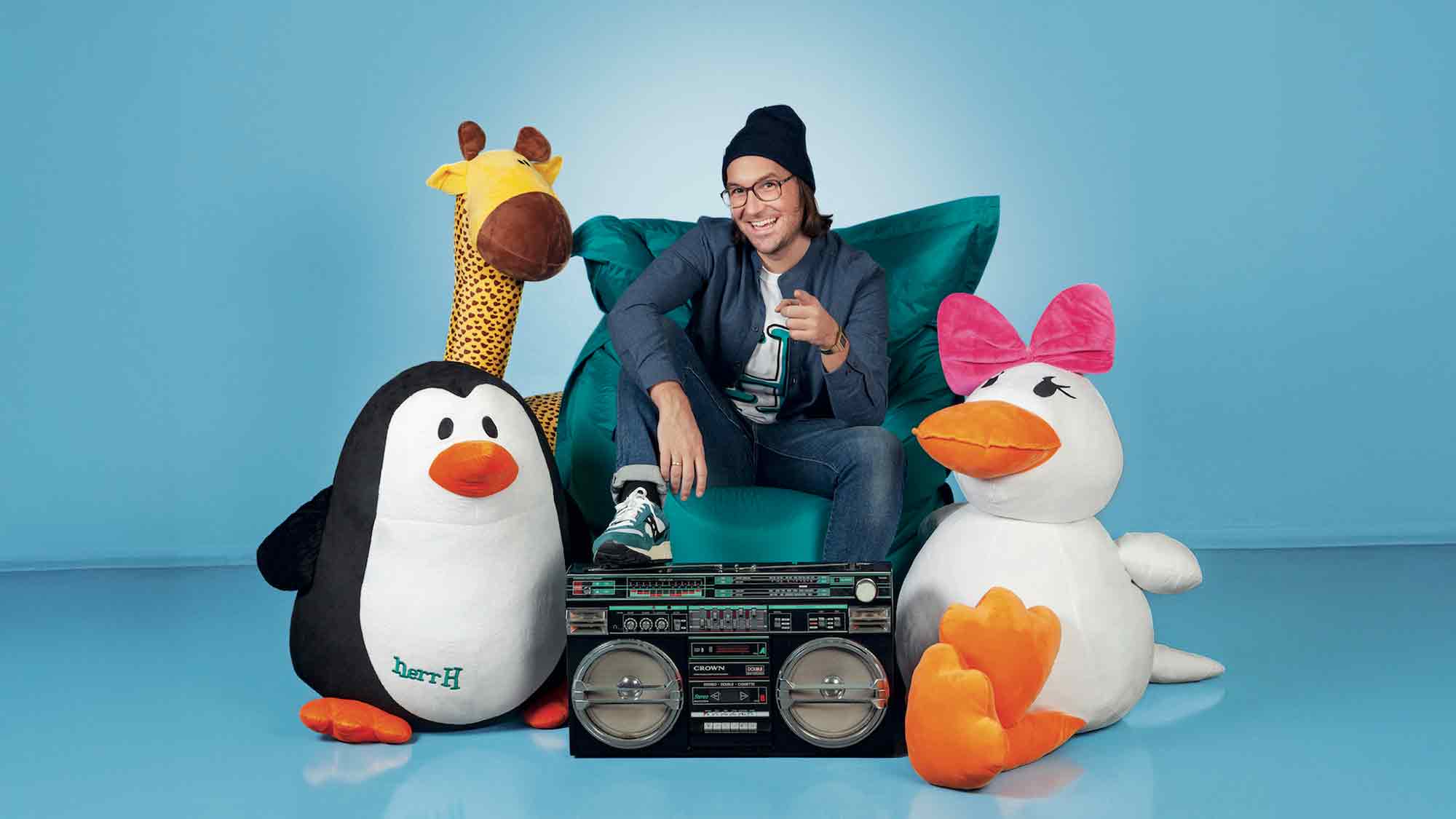 Kinderliedermacher »herrH« gibt Vollgas – Auftritt am Sonntag, 17. August 2025, in der Volksbank Arena, Gartenschaupark Rietberg Kinderliedermacher »herrH« gibt Vollgas – Auftritt am Sonntag, 17. August 2025, in der Volksbank Arena, Gartenschaupark Rietberg