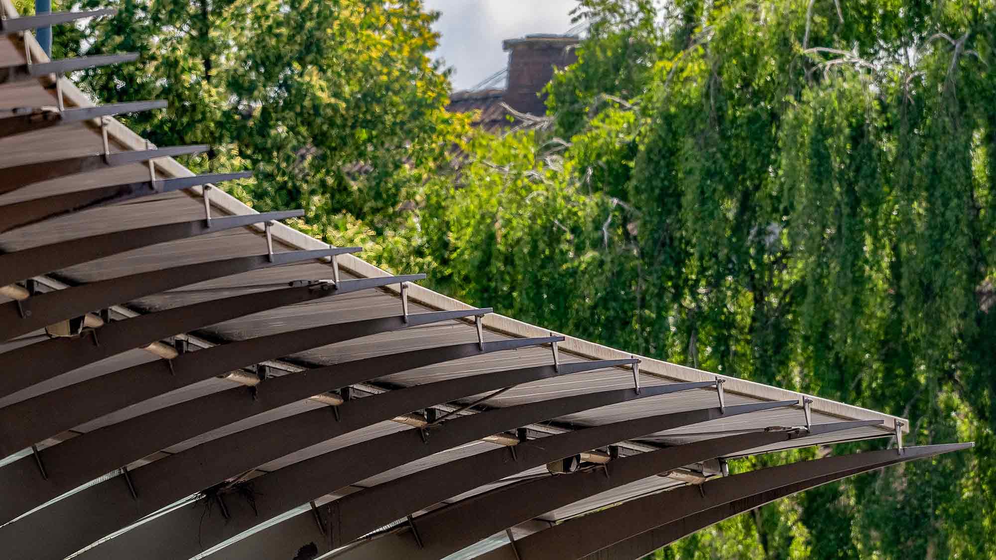 Gelungene, dynamische Dachkonstruktion am ZOB Gütersloh Gelungene, dynamische Dachkonstruktion am ZOB Gütersloh