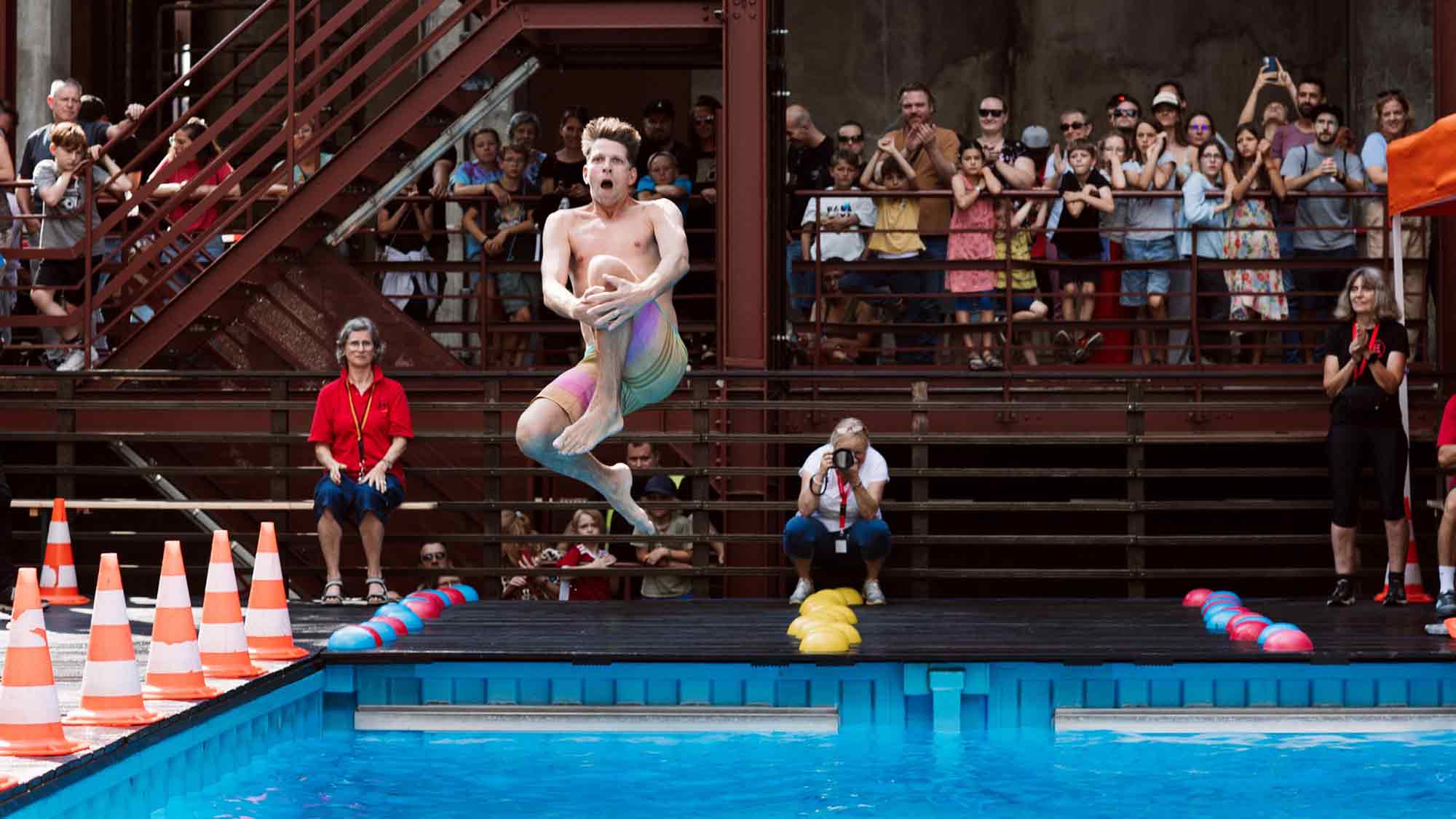 Stiftung Zollverein: Kult Highlight kehrt zurück: Arschbomben Contest im Werksschwimmbad, 23. August 2025 Stiftung Zollverein: Kult Highlight kehrt zurück: Arschbomben Contest im Werksschwimmbad, 23. August 2025