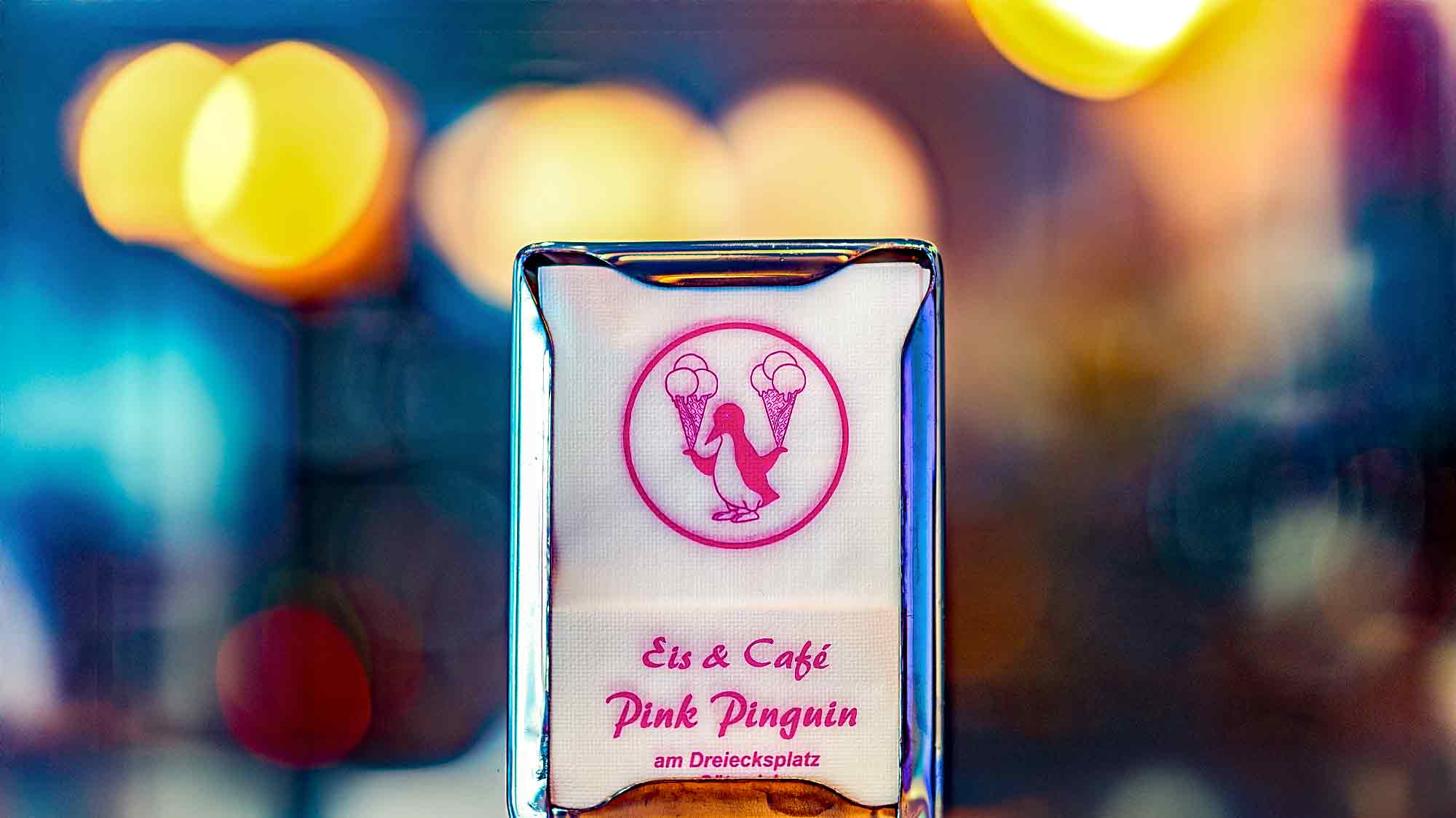 Serviettenspender, Eiscafé Pink Pinguin, Dreiecksplatz Gütersloh