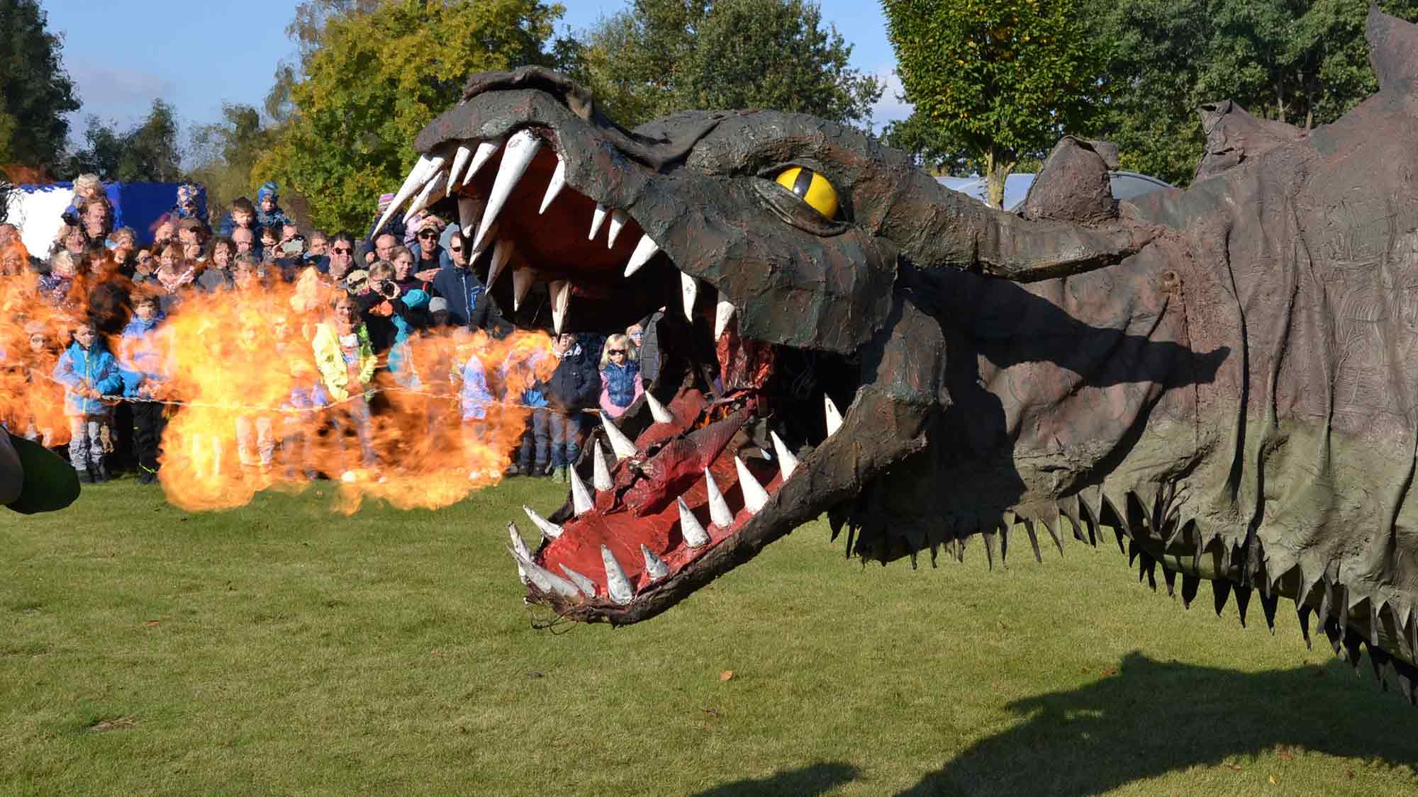 Mit Herbstrallye und Drachenfest durch die Ferien – Saisonabschluss im Gartenschaupark Rietberg am 19. Oktober 2025 Mit Herbstrallye und Drachenfest durch die Ferien – Saisonabschluss im Gartenschaupark Rietberg am 19. Oktober 2025