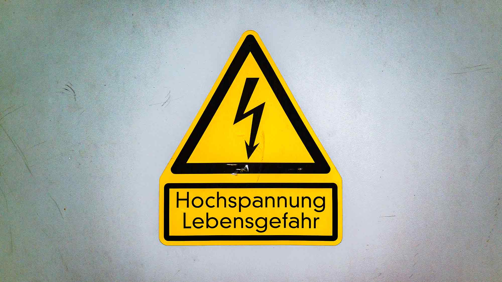 NOW Commons: Hinweis Hochspannung und Lebensgefahr in Gütersloh NOW Commons: Hinweis Hochspannung und Lebensgefahr in Gütersloh
