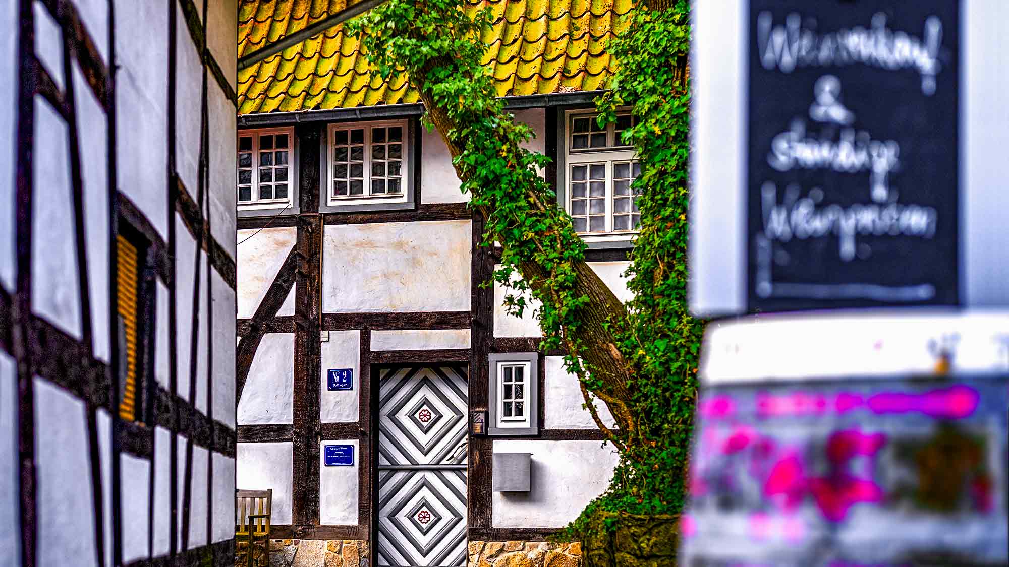 NOW Commons: Fachwerk Idylle in Gütersloh, Innenhof Weinhaus Daltropstraße NOW Commons: Fachwerk Idylle in Gütersloh, Innenhof Weinhaus Daltropstraße