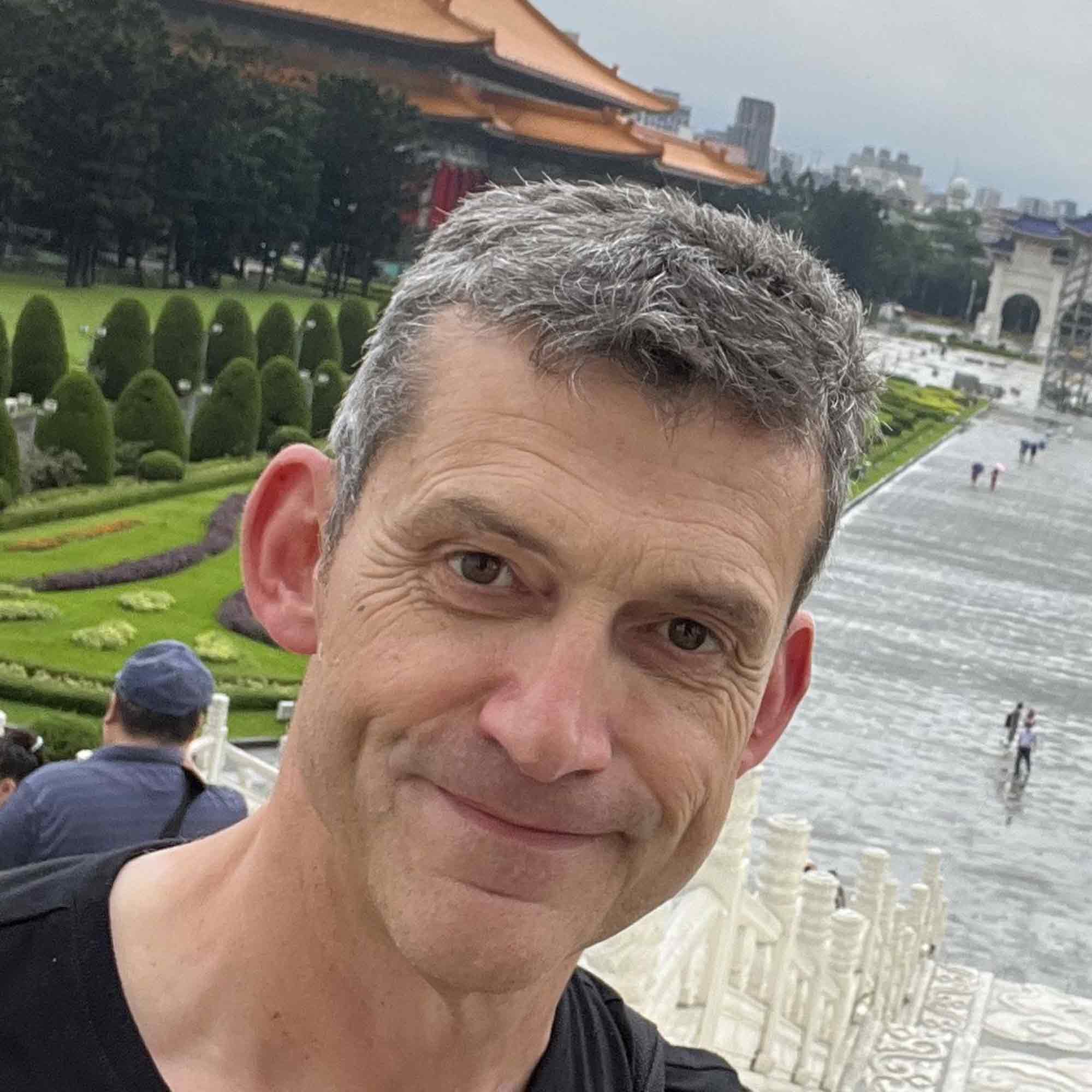 Jens Kastner liest aus Debütroman »Fette Kois« in der LWL Maßregelvollzugsklinik Schloss Haldem, 15. Februar 2026 Jens Kastner liest aus Debütroman »Fette Kois« in der LWL Maßregelvollzugsklinik Schloss Haldem, 15. Februar 2026