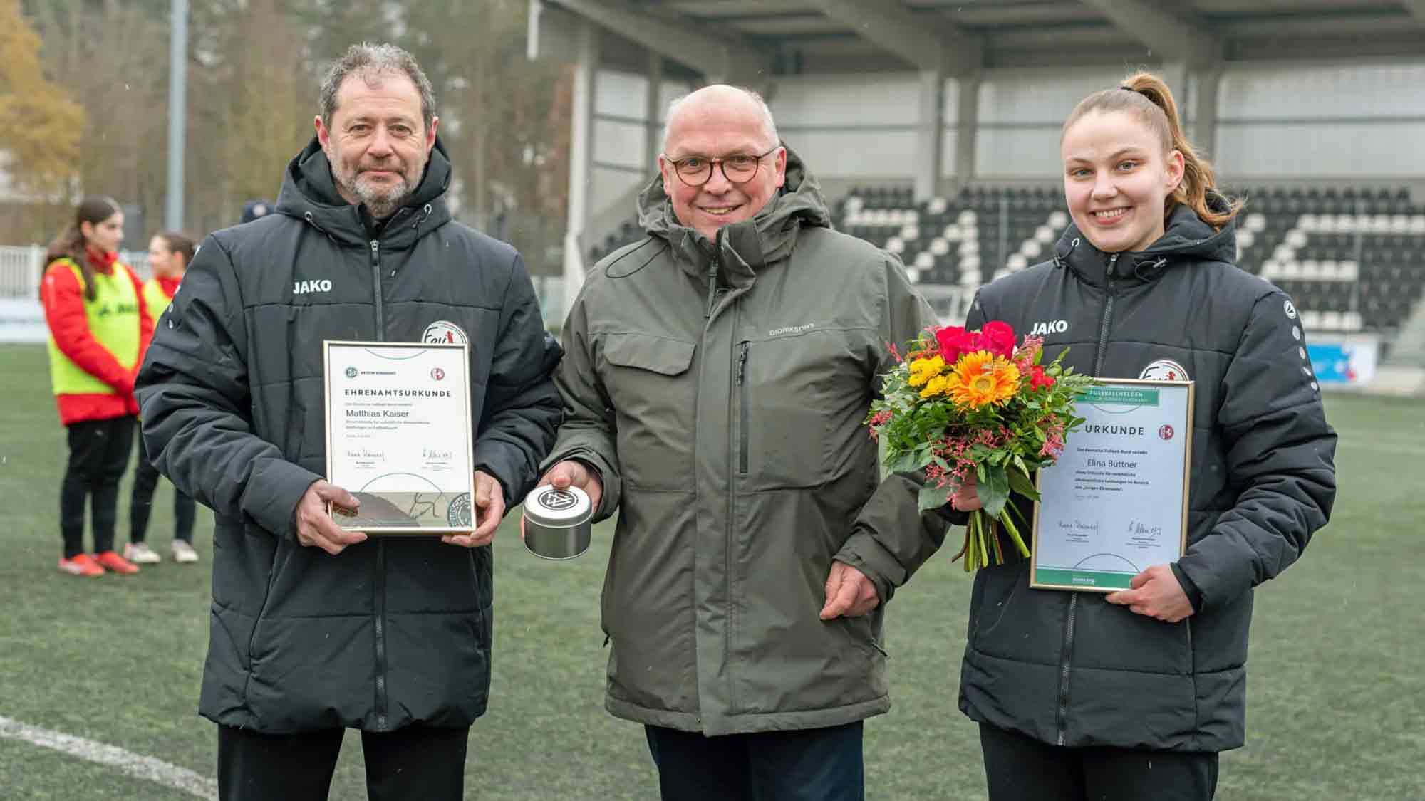 FSV Gütersloh: DFB verleiht Ehrenamtsurkunden an Elina Büttner und Matthias Kaiser FSV Gütersloh: DFB verleiht Ehrenamtsurkunden an Elina Büttner und Matthias Kaiser