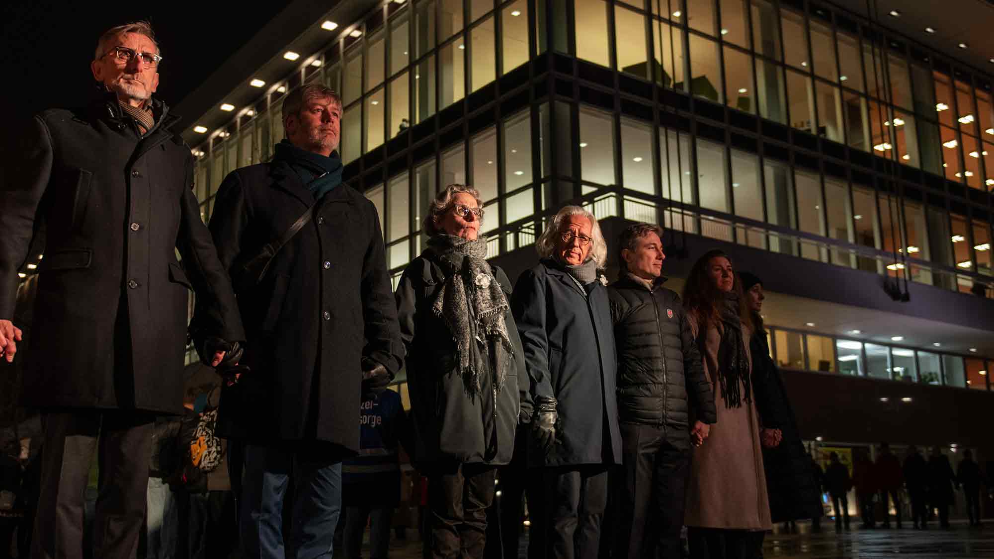 Haltung gezeigt: Tausende folgten dem Aufruf von TUD Rektorin Staudinger zur Menschenkette Haltung gezeigt: Tausende folgten dem Aufruf von TUD Rektorin Staudinger zur Menschenkette