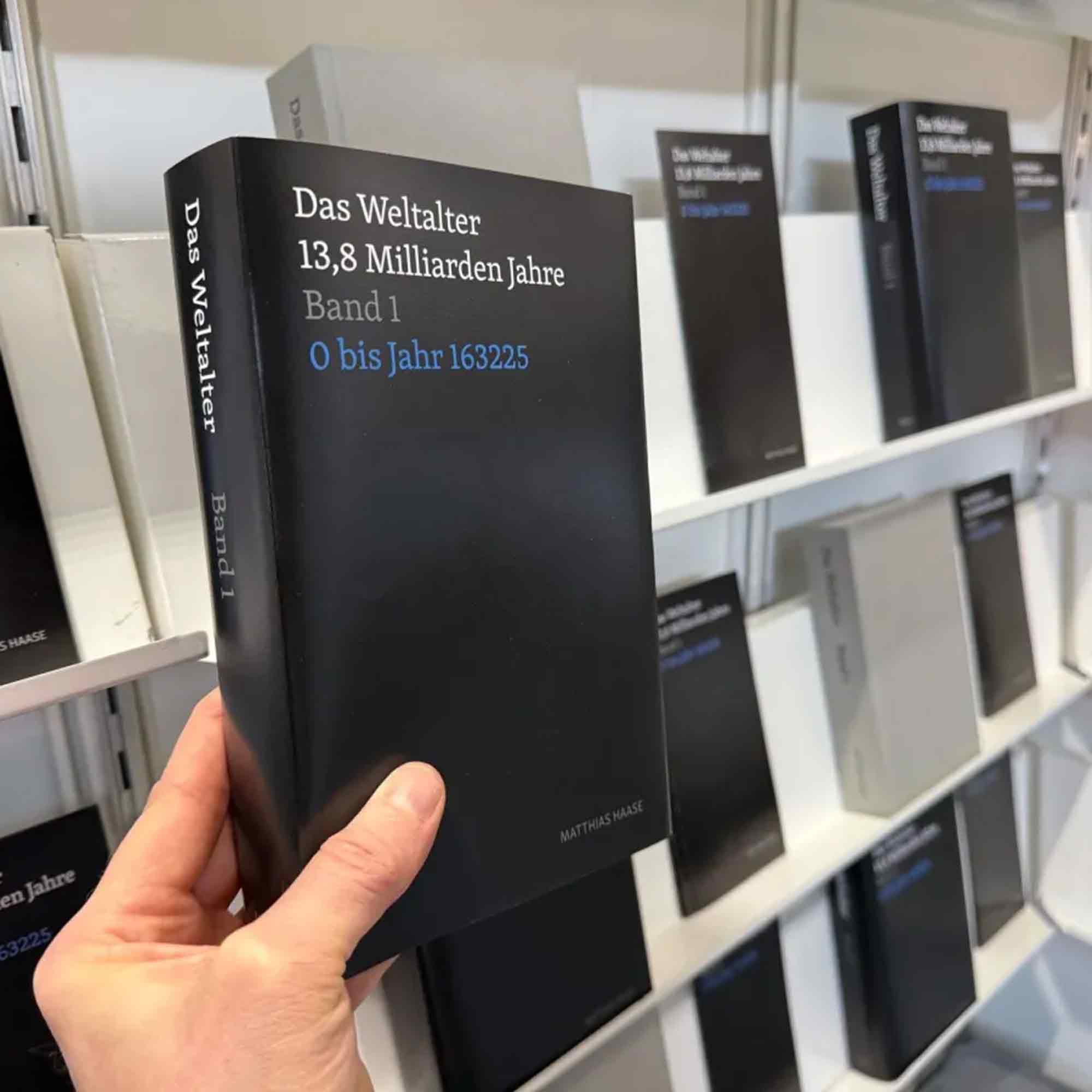Matthias Haase: das Kunstwerk »Das Weltalter: 13,8 Milliarden Jahre« auf der Leipziger Buchmesse Matthias Haase: das Kunstwerk »Das Weltalter: 13,8 Milliarden Jahre« auf der Leipziger Buchmesse
