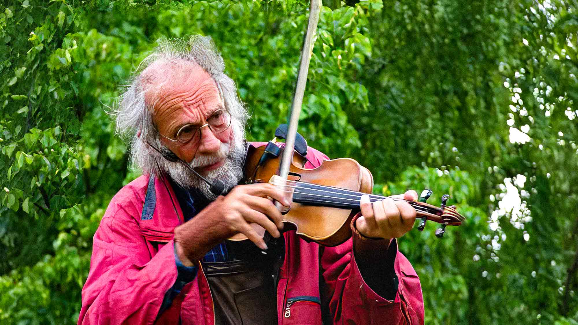 NOW Commons: &raquo;Klaus der Geiger&laquo; auf dem Dreiecksplatz Gütersloh, &raquo;Freitag18&laquo; 2011