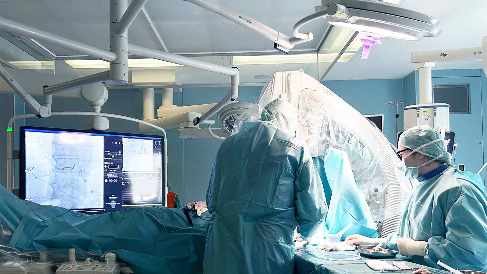 Klinikum Bielefeld setzt zum 1. Mal die neue Defibrillationselektrode zur Behandlung potenziell lebensbedrohlicher Herzrhythmusstörungen ein Klinikum Bielefeld setzt zum 1. Mal die neue Defibrillationselektrode zur Behandlung potenziell lebensbedrohlicher Herzrhythmusstörungen ein