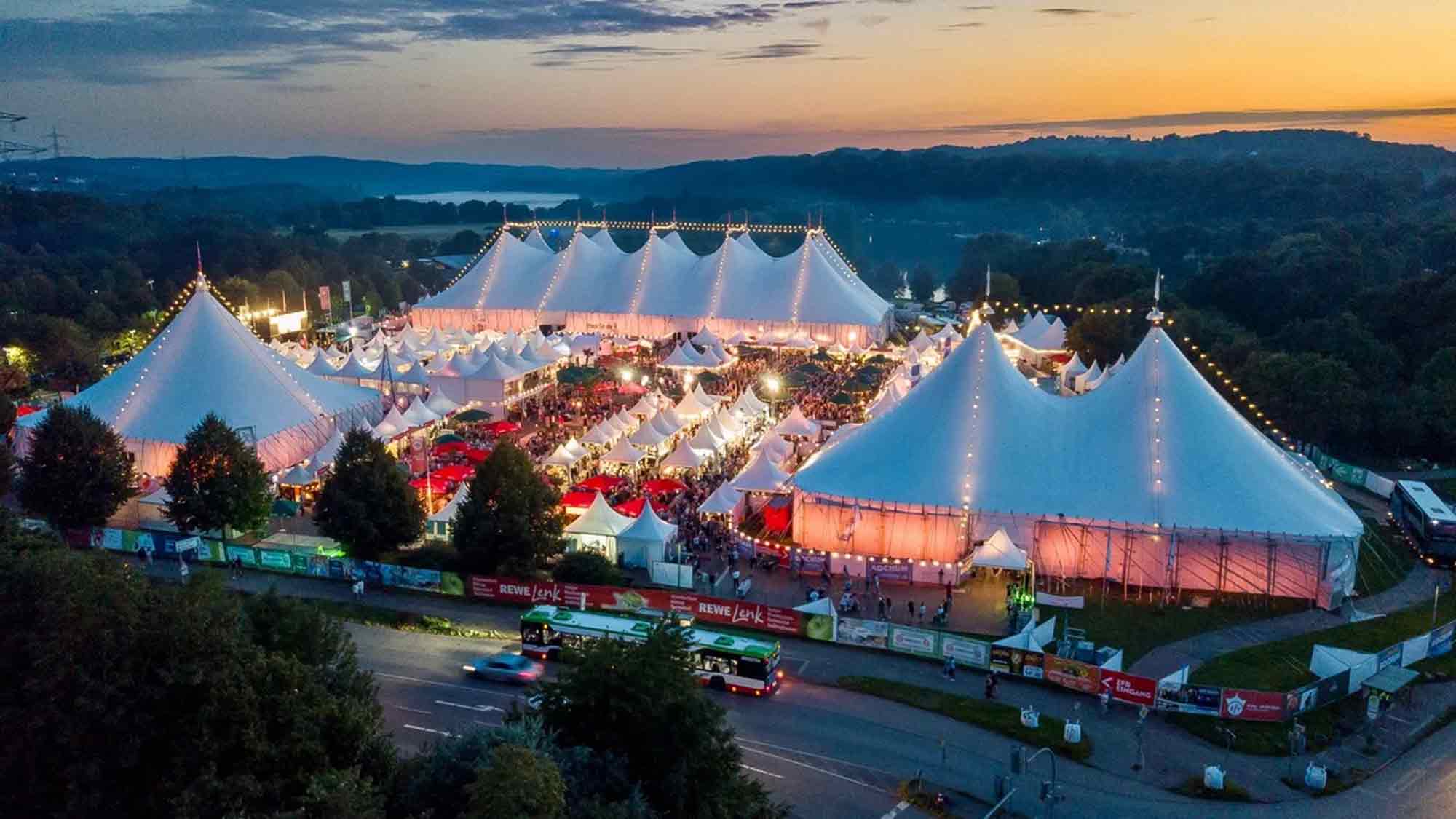 Wenn alles zusammenpasst: 45 Shows, 3 Zelte, 1 Sommer – »Zeltfestival Ruhr« kündigt finales Line up an Wenn alles zusammenpasst: 45 Shows, 3 Zelte, 1 Sommer – »Zeltfestival Ruhr« kündigt finales Line up an