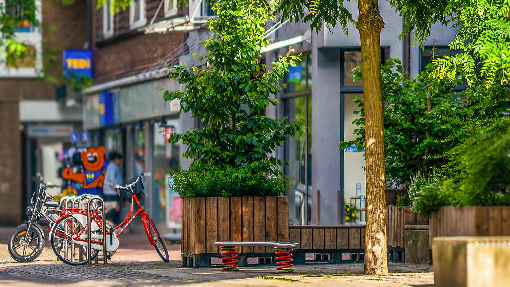 NOW Commons: Klimaoase in der Fußgängerzone Königstraße Gütersloh (Modehaus Finke)