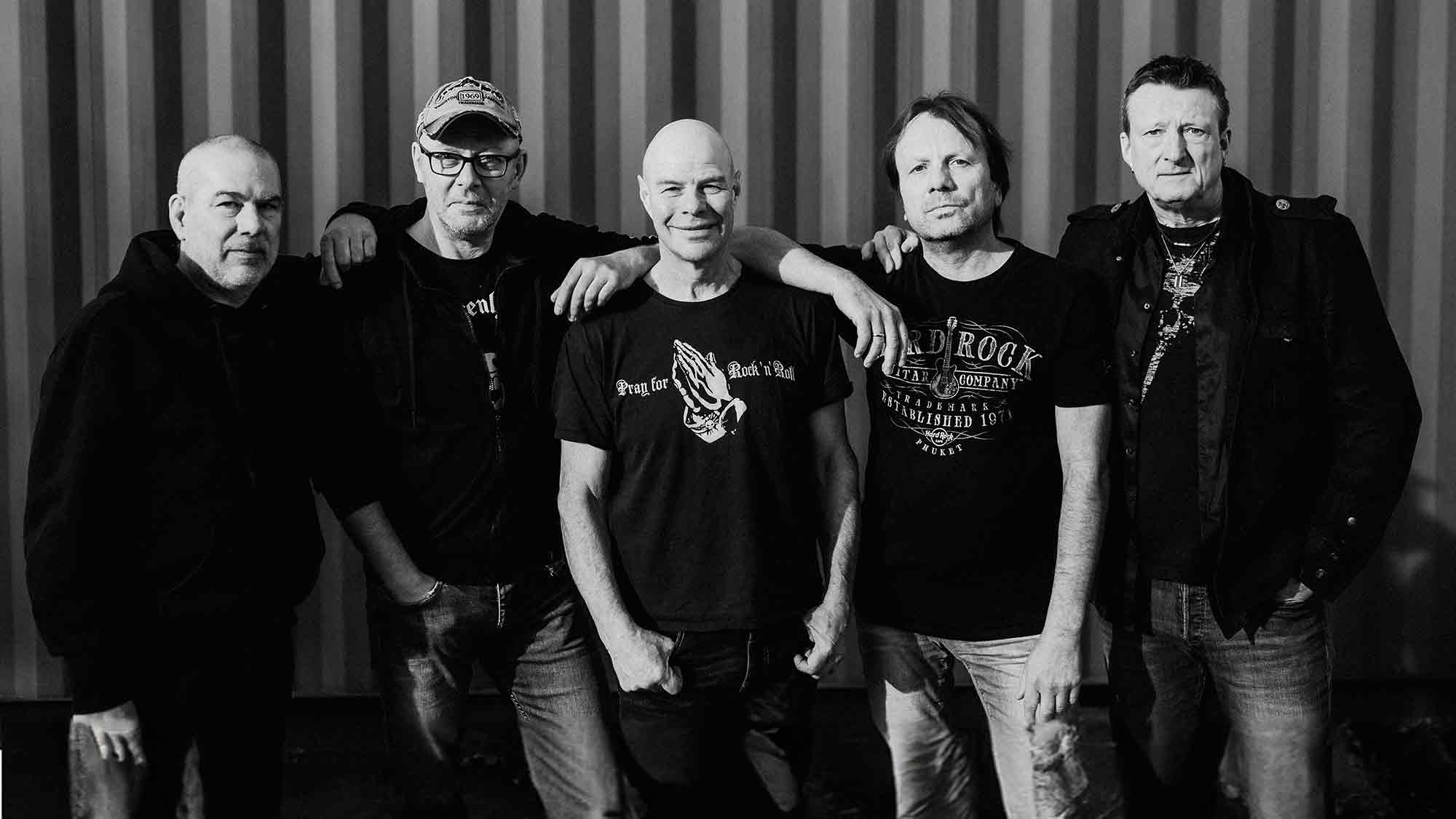 »Big Balls« (»AC/DC« Cover) – »A tribute to Bon Scott«, Zweischlingen Bielefeld, 4. Juli 2026 »Big Balls« (»AC/DC« Cover) – »A tribute to Bon Scott«, Zweischlingen Bielefeld, 4. Juli 2026