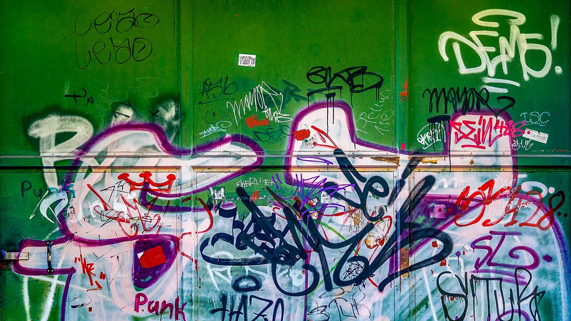 NOW Commons: Altes Fabriktor mit Graffiti, Krönigsweg Gütersloh NOW Commons: Altes Fabriktor mit Graffiti, Krönigsweg Gütersloh