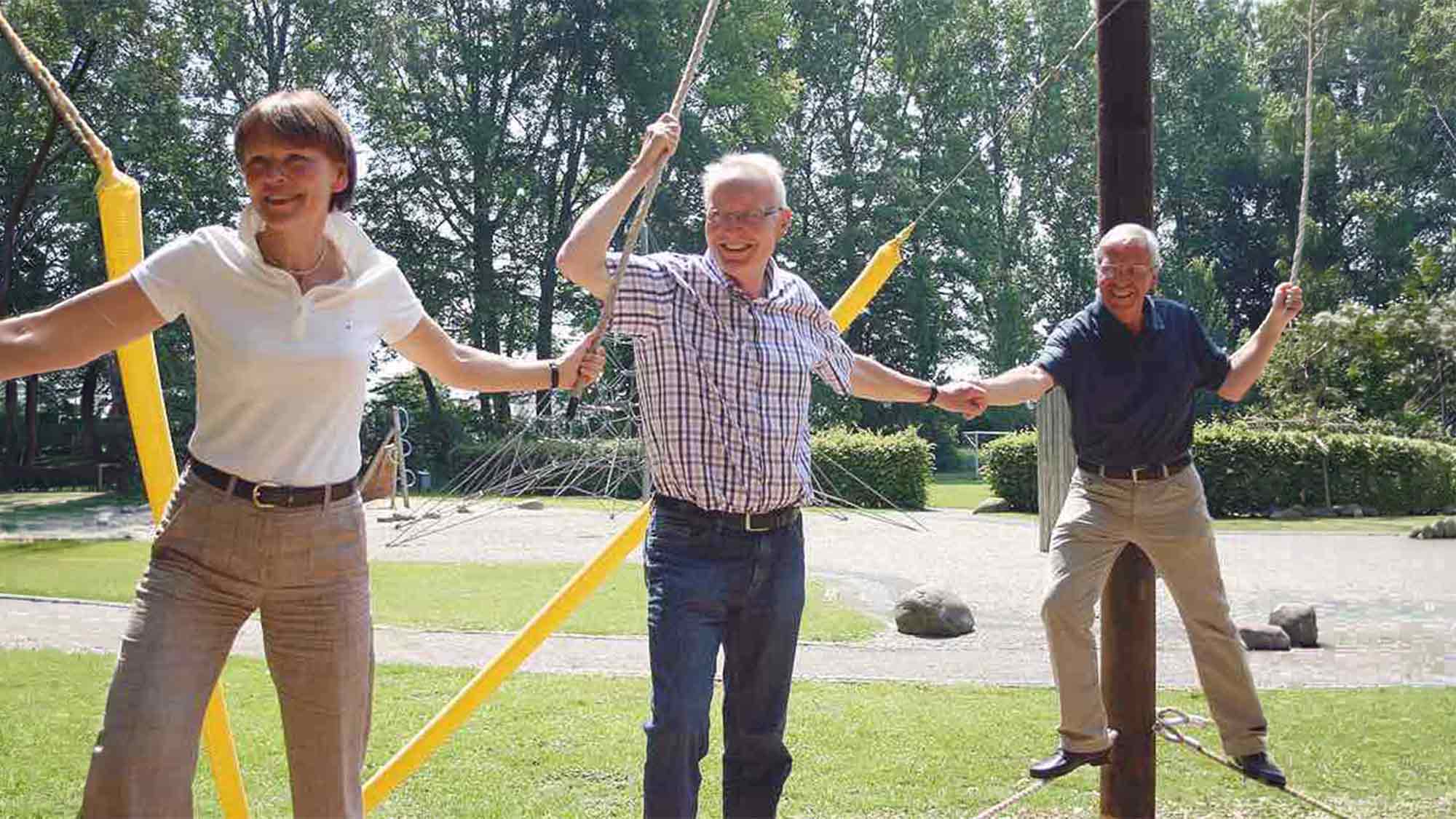 KWS History: Stadtgeschichte Gütersloh – Niedrigseilgarten im Parkbad (2010) KWS History: Stadtgeschichte Gütersloh – Niedrigseilgarten im Parkbad (2010)