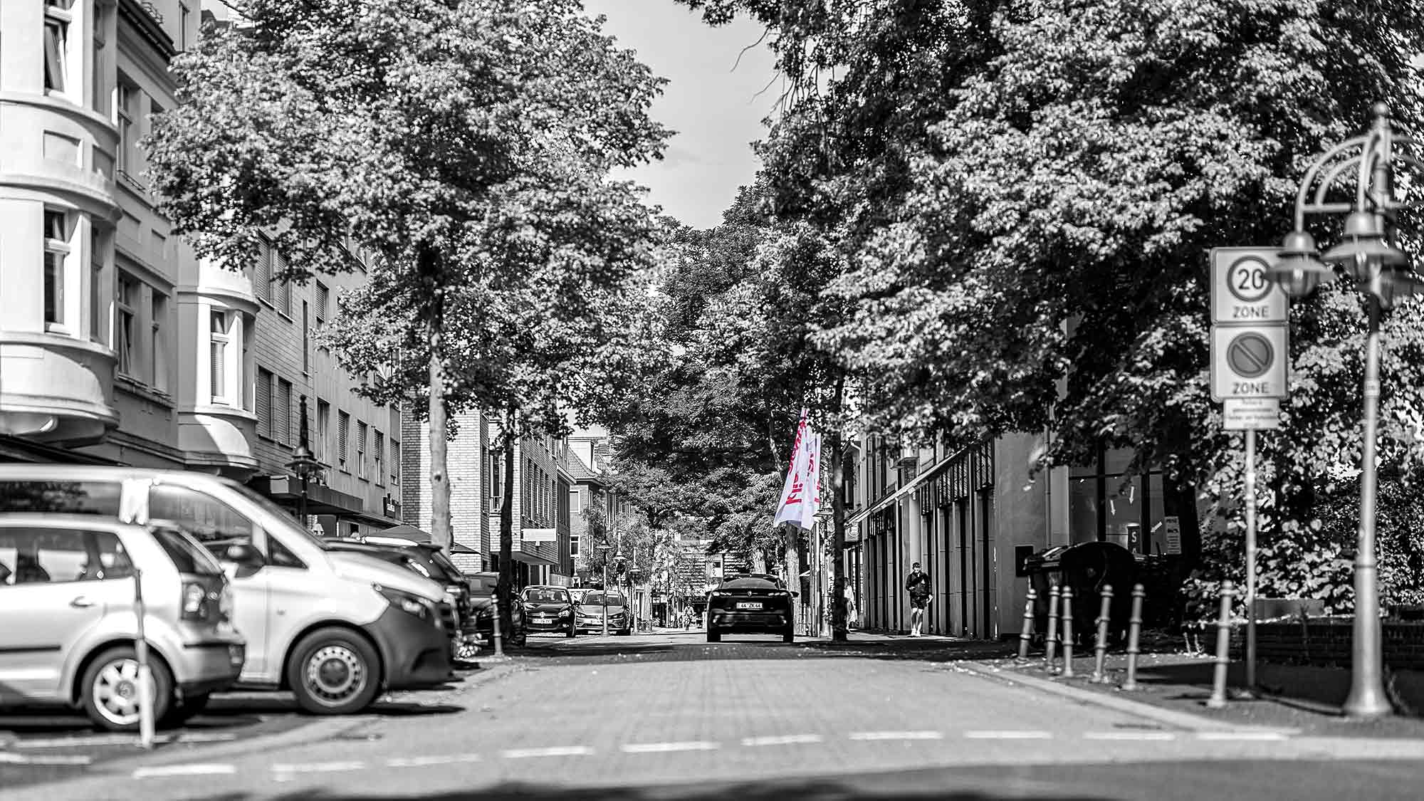 NOW Commons: Kökerstraße Gütersloh, Blick stadteinwärts NOW Commons: Kökerstraße Gütersloh, Blick stadteinwärts