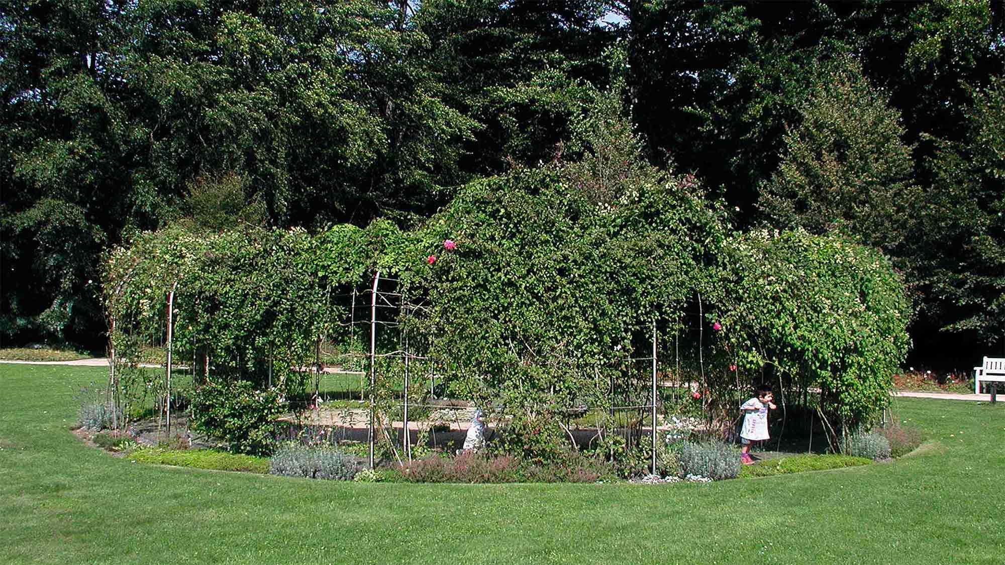 Botanischer Garten Gütersloh – der Dufttunnel, »100 Jahren Botanischer« (2012) Botanischer Garten Gütersloh – der Dufttunnel, »100 Jahren Botanischer« (2012)