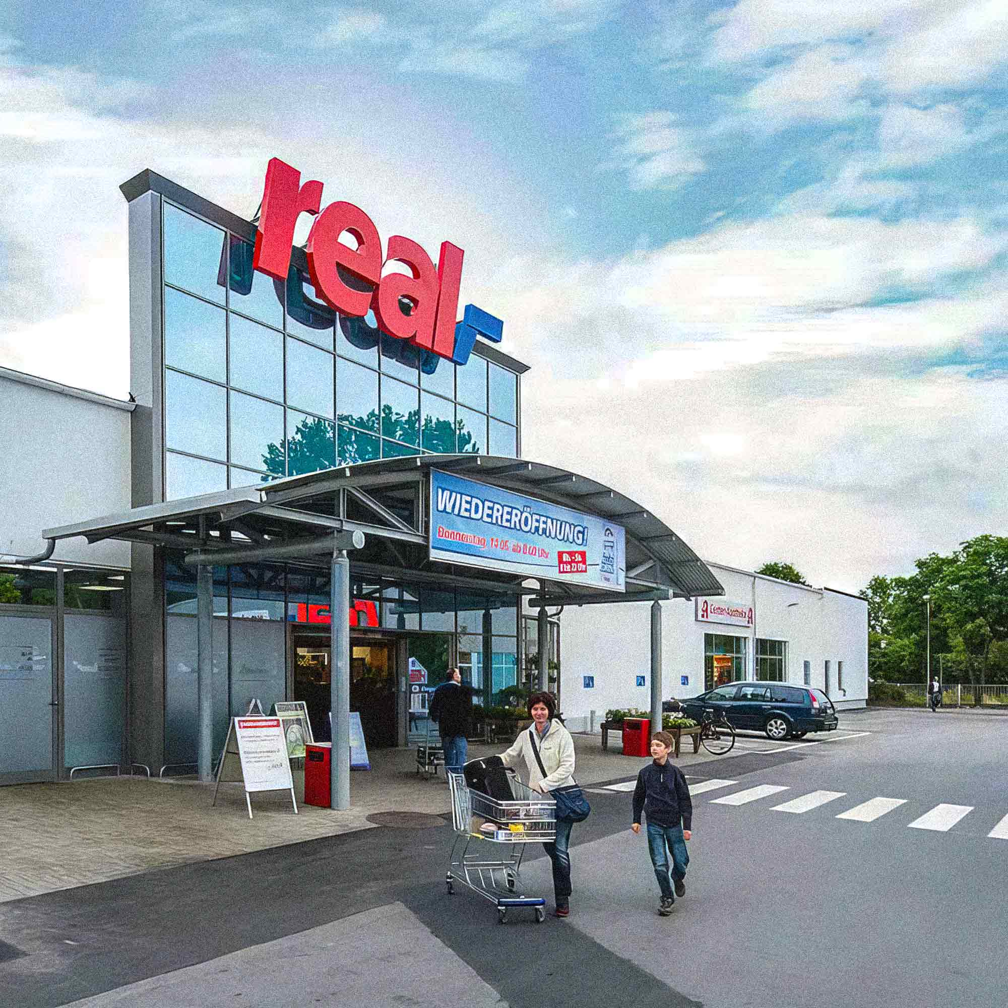 KWS History: Stadtgeschichte Gütersloh – Wiedereröffnung Real Markt (2012) KWS History: Stadtgeschichte Gütersloh – Wiedereröffnung Real Markt (2012)