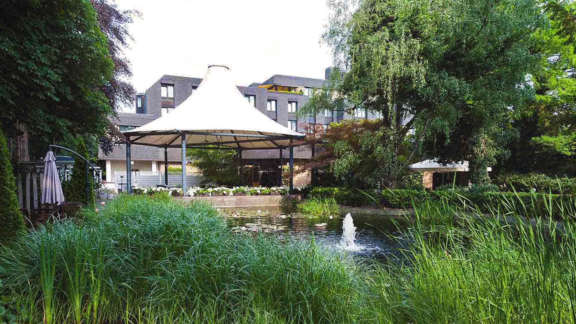 KWS History: Stadtgeschichte Gütersloh – »DucktailBar« und Terrasse, Parkhotel Gütersloh (2011) KWS History: Stadtgeschichte Gütersloh – »DucktailBar« und Terrasse, Parkhotel Gütersloh (2011)