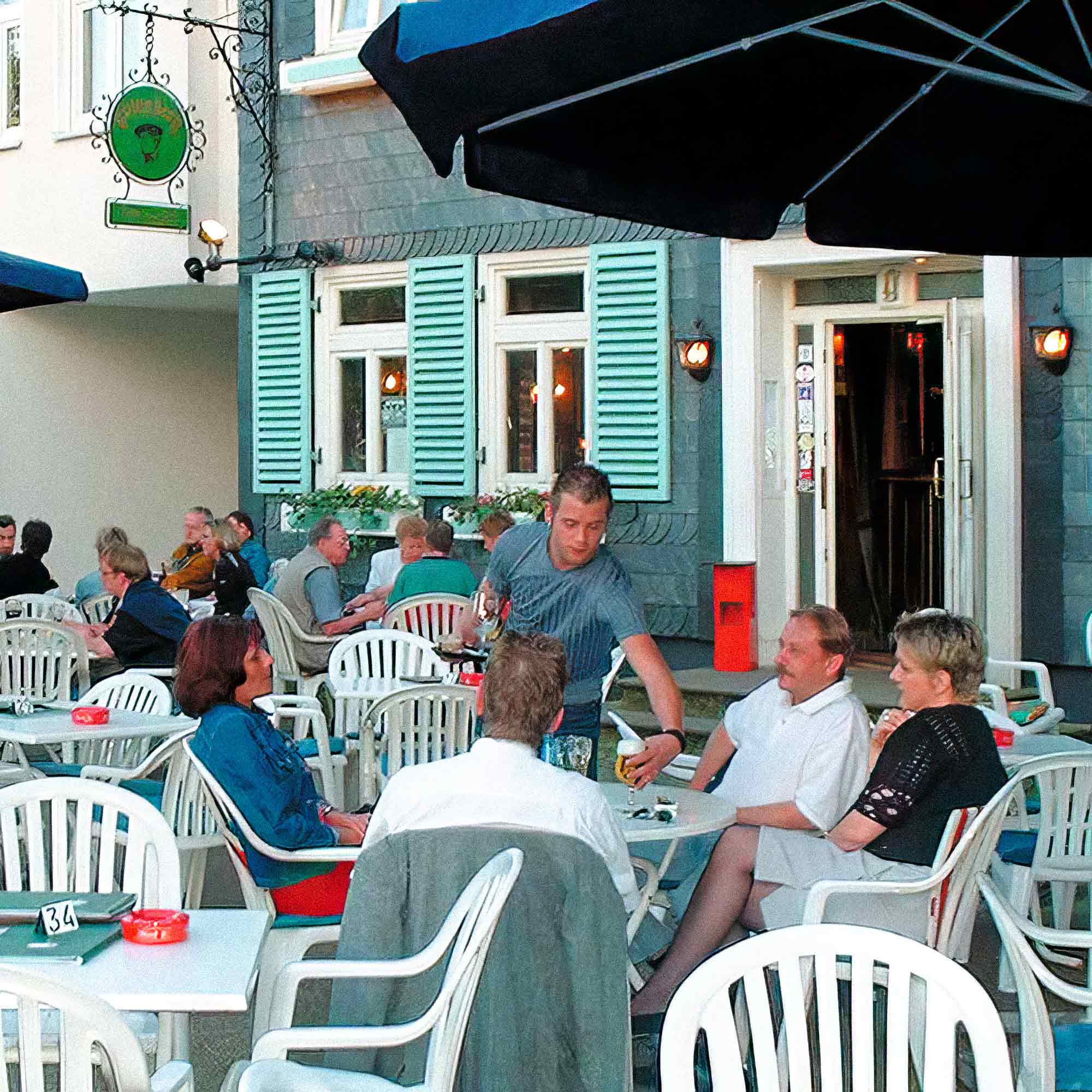 NOW Commons: Biergarten »Gasthaus Gutenberg«, Kneipenmeile Gütersloh (2001) NOW Commons: Biergarten »Gasthaus Gutenberg«, Kneipenmeile Gütersloh (2001)
