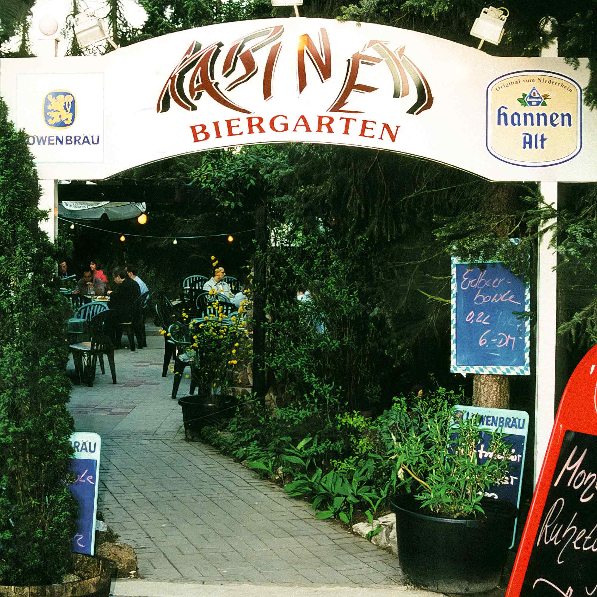 NOW Commons: Biergarten »Kabinett«, Schloß Holte Stukenbrock (2001) … NOW Commons: Biergarten »Kabinett«, Schloß Holte Stukenbrock (2001) …