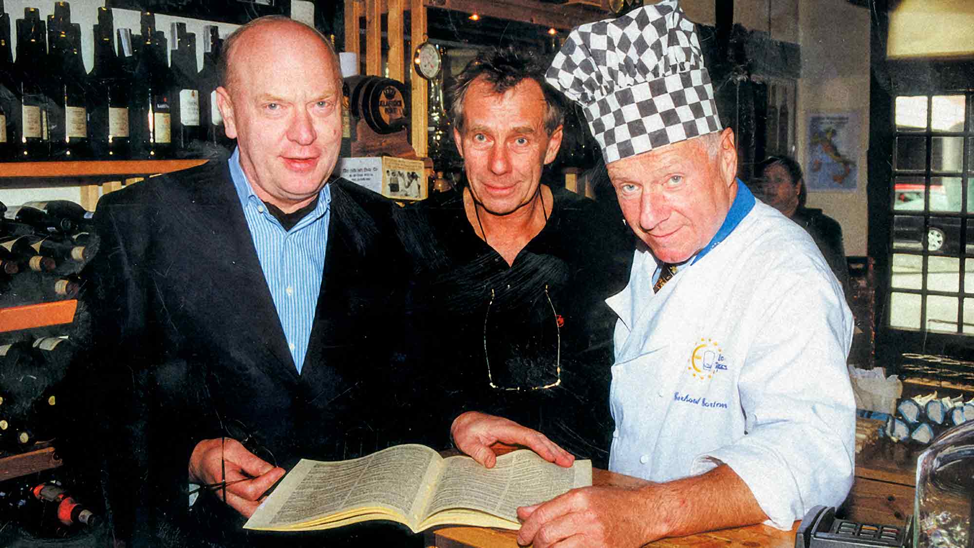 NOW Commons: Bernhard Poppenburg, Dieter Strothenke und 2 Sterne Koch Gerhard Gartner (2001) NOW Commons: Bernhard Poppenburg, Dieter Strothenke und 2 Sterne Koch Gerhard Gartner (2001)