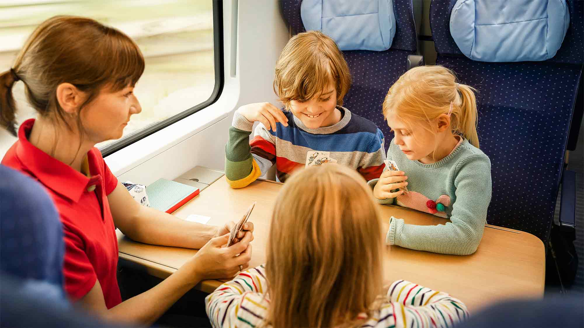 »DB Junior Express« startet: Deutsche Bahn bietet Begleitservice für alleinreisende Kinder »DB Junior Express« startet: Deutsche Bahn bietet Begleitservice für alleinreisende Kinder