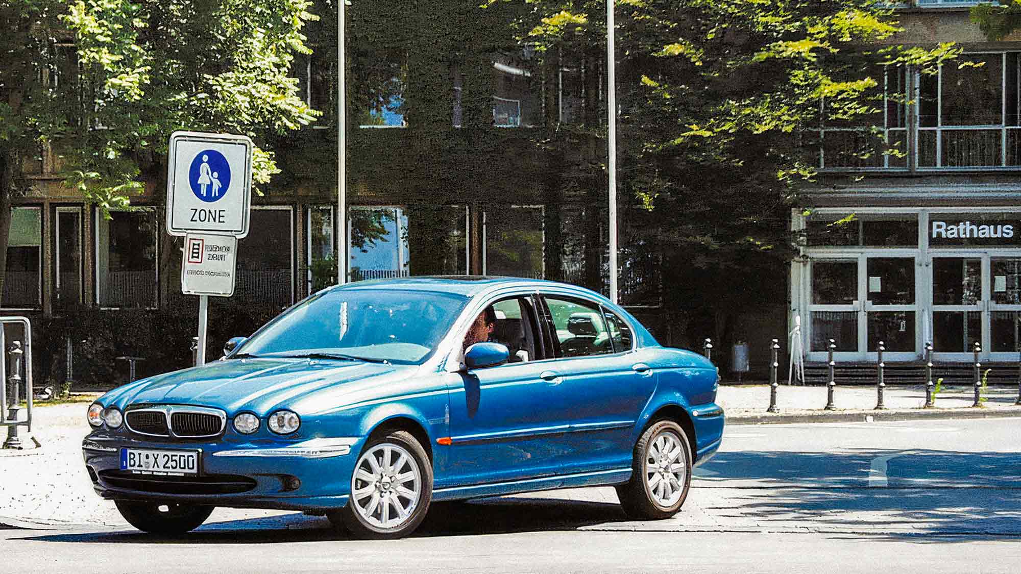 KWS History: Stadtgeschichte Gütersloh – Autotest Jaguar X Type, »the big baby cat« (2001) KWS History: Stadtgeschichte Gütersloh – Autotest Jaguar X Type, »the big baby cat« (2001)