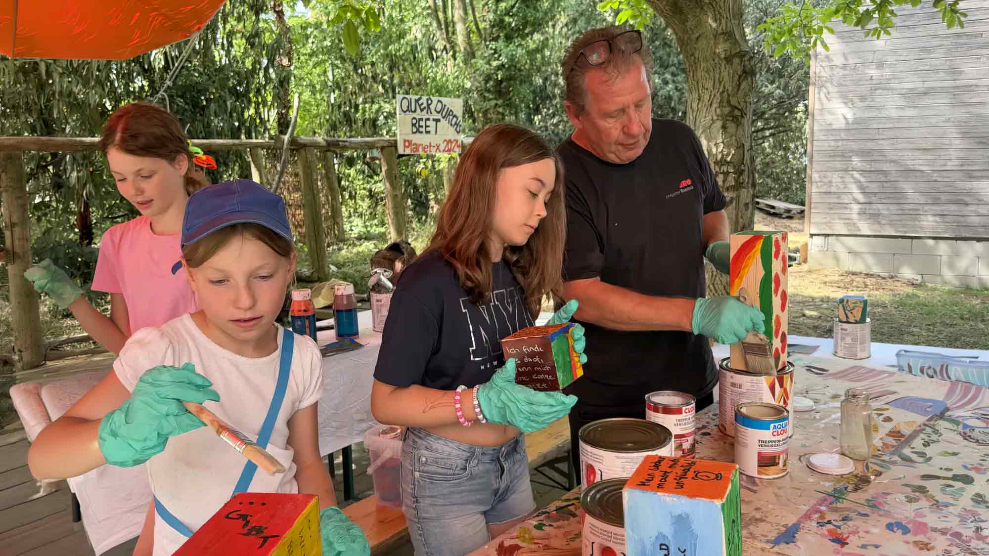 Soziales Engagement bei »AMF Theaterbauten«: Holzbausteine für die Minigolfbahn »Wunderland«
